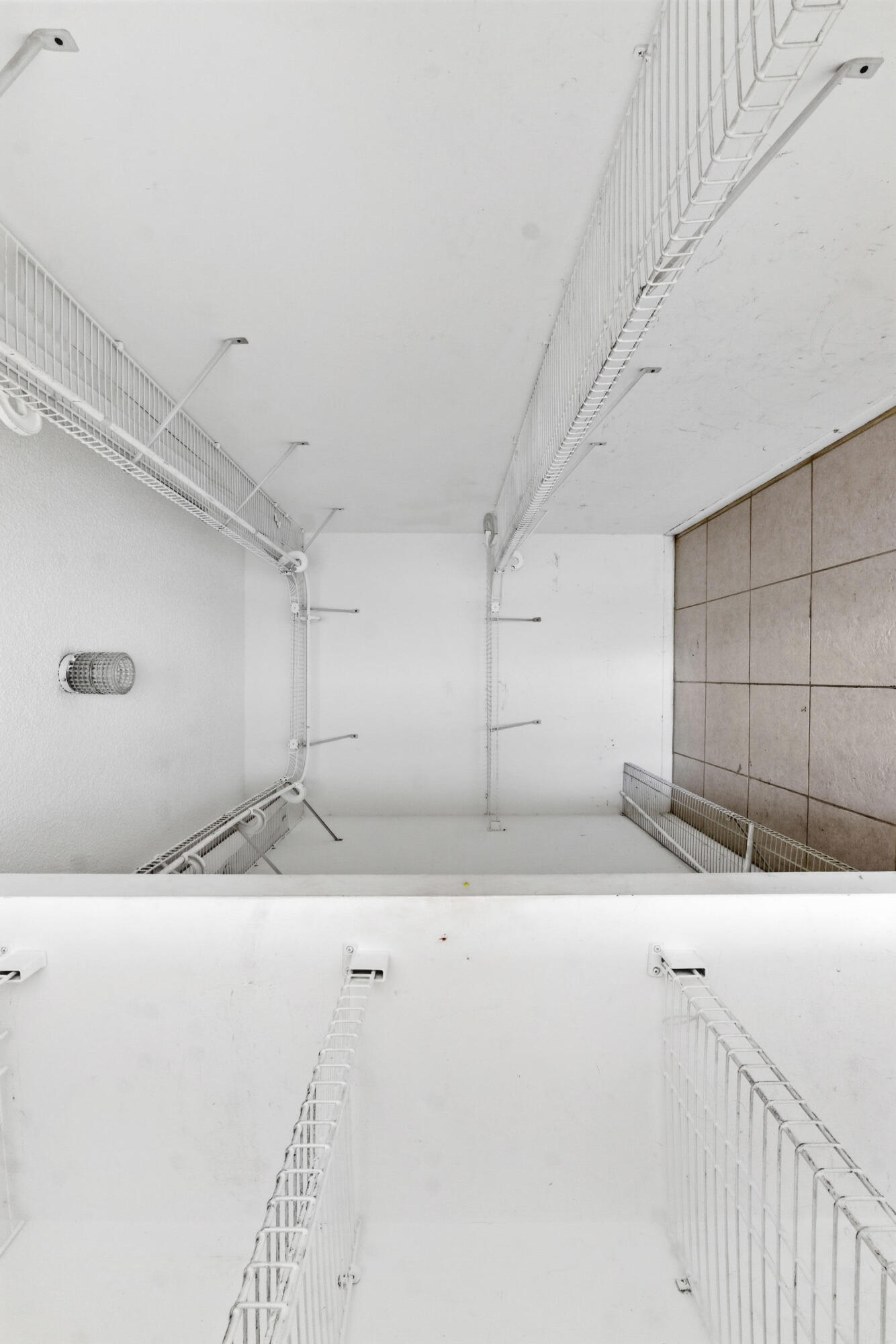 MANORS OF INVERRARY I-1 - Residential Lease