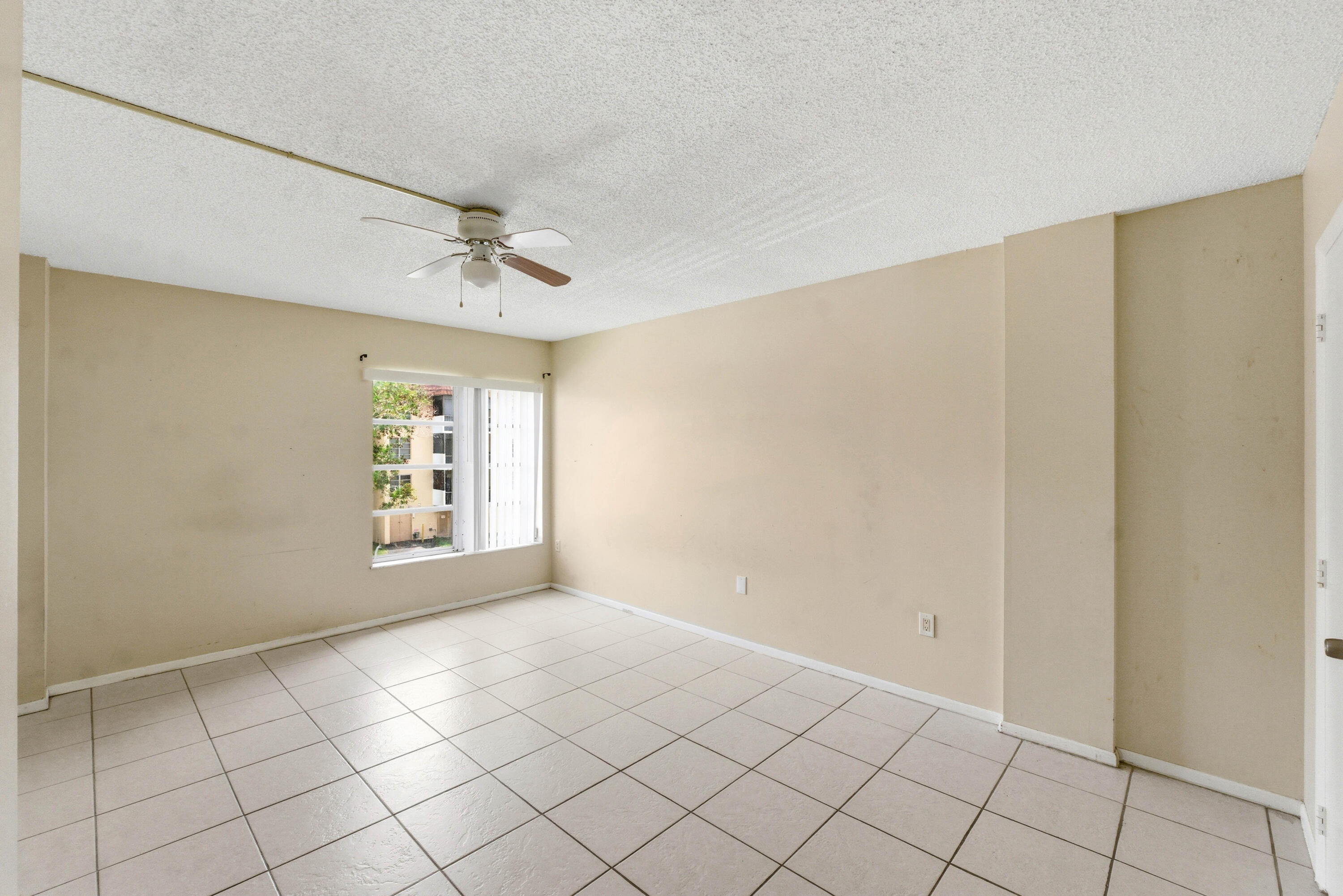 MANORS OF INVERRARY I-1 - Residential Lease