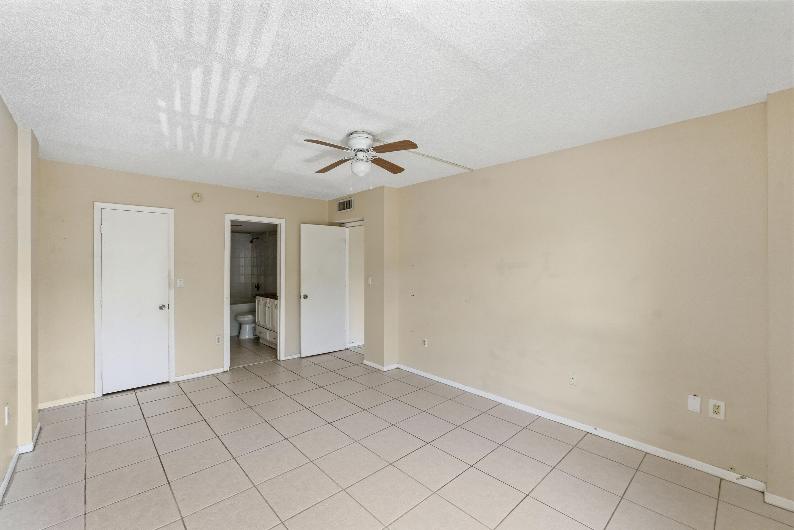 MANORS OF INVERRARY I-1 - Residential Lease