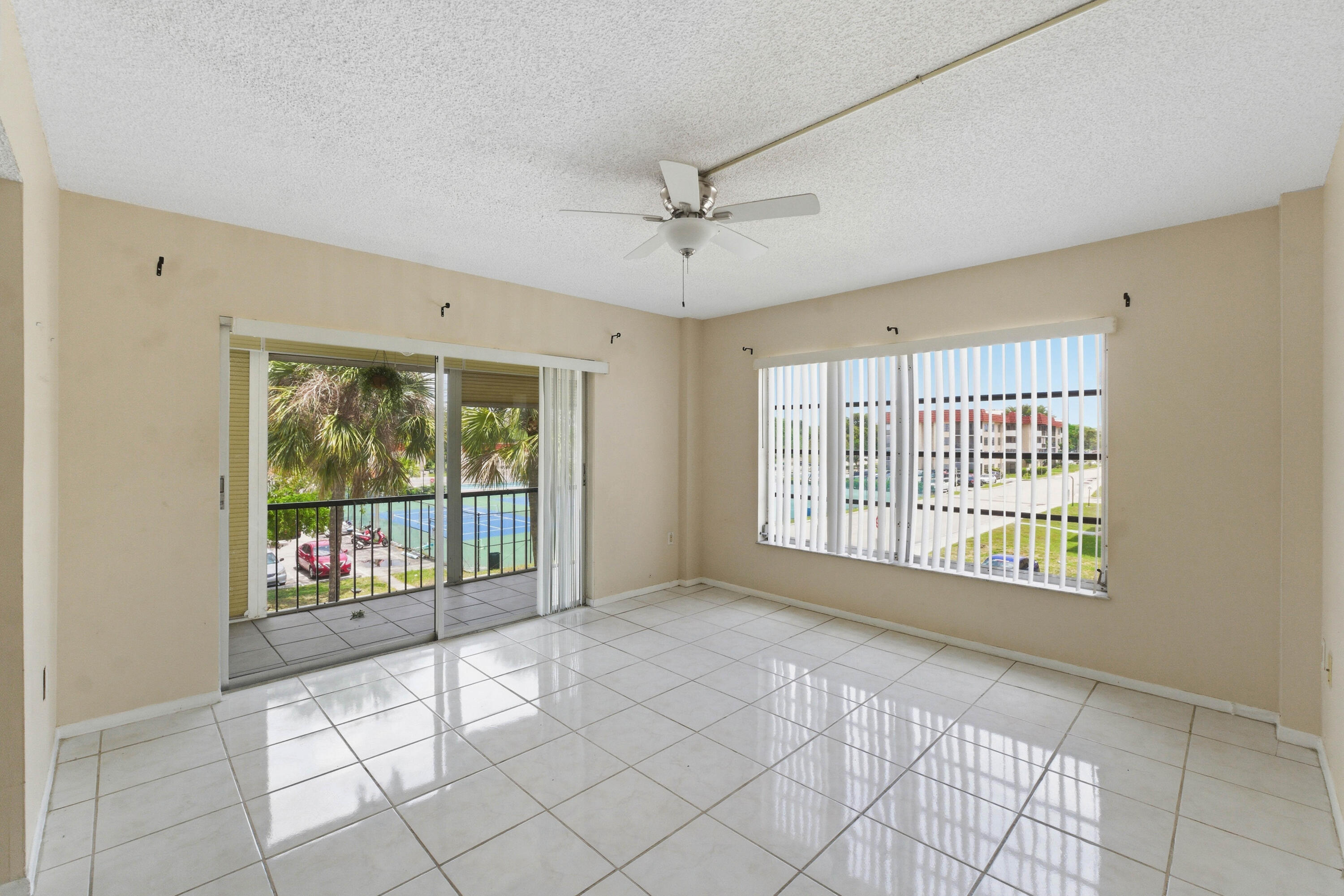 MANORS OF INVERRARY I-1 - Residential Lease
