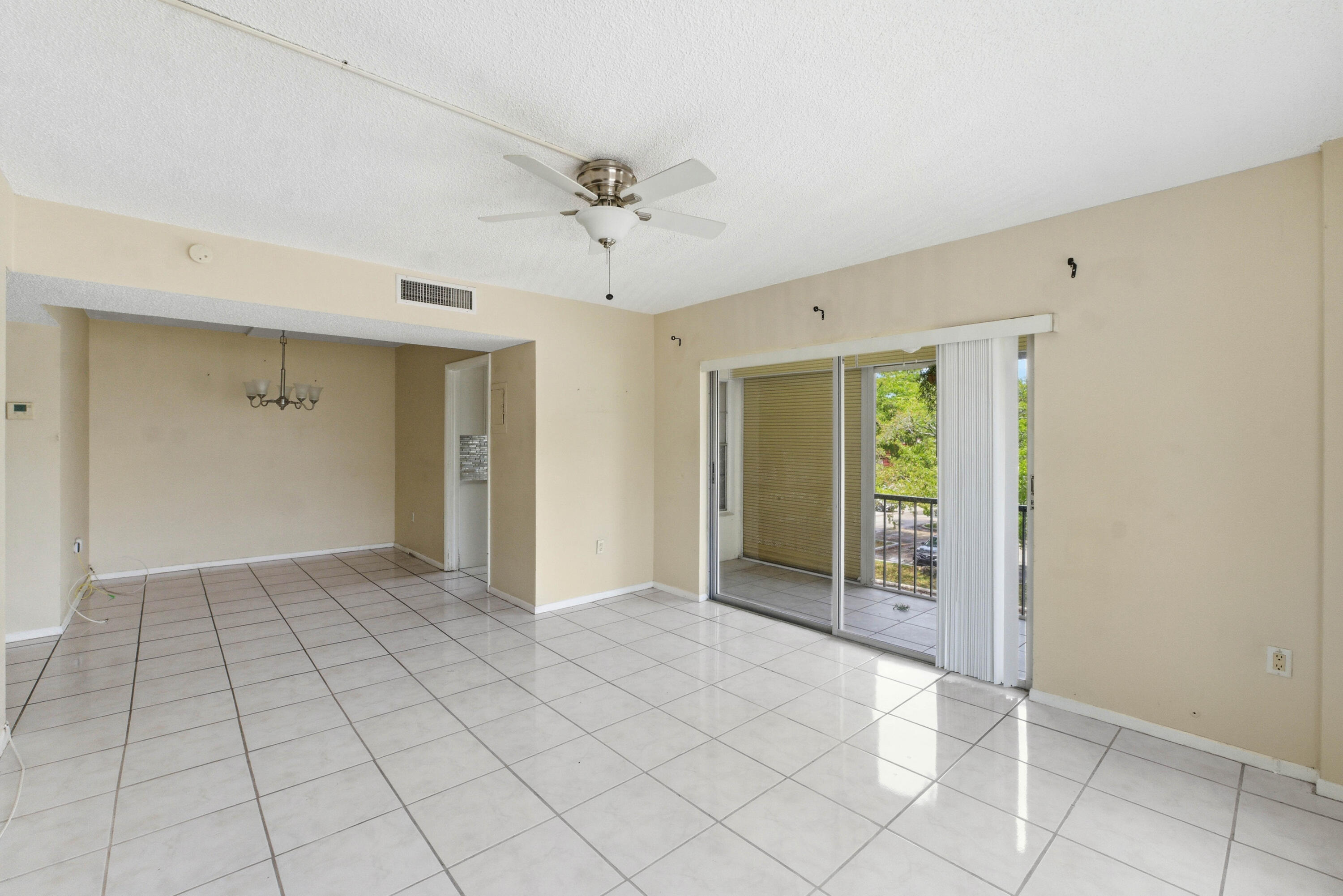 MANORS OF INVERRARY I-1 - Residential Lease