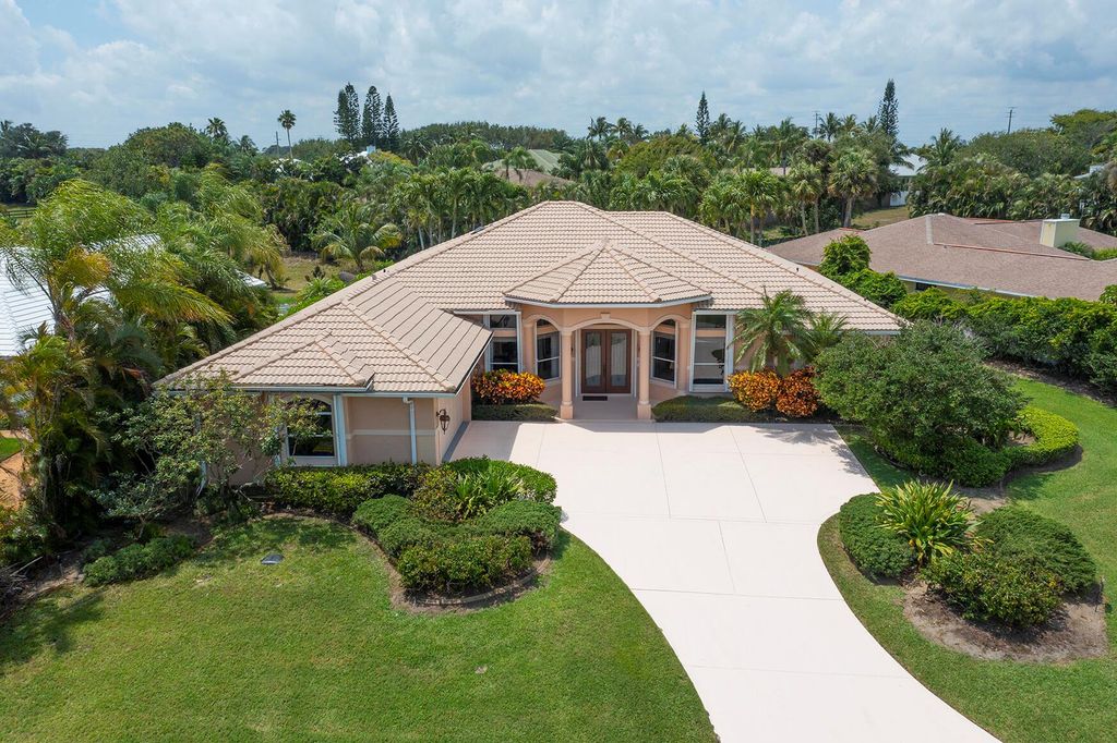 Photo of 11942 SE Tiffany Way, Tequesta, FL 33469 (MLS # R10884526)