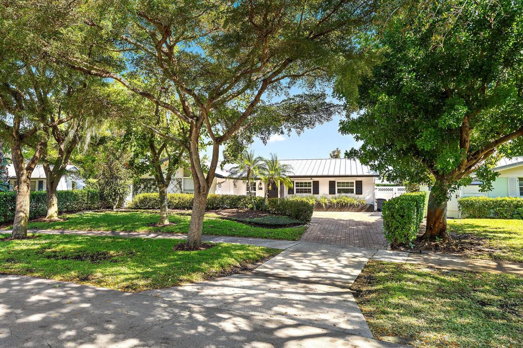 Photo of 801 Fairhaven Drive, North Palm Beach, FL 33408 (MLS # B26002189)