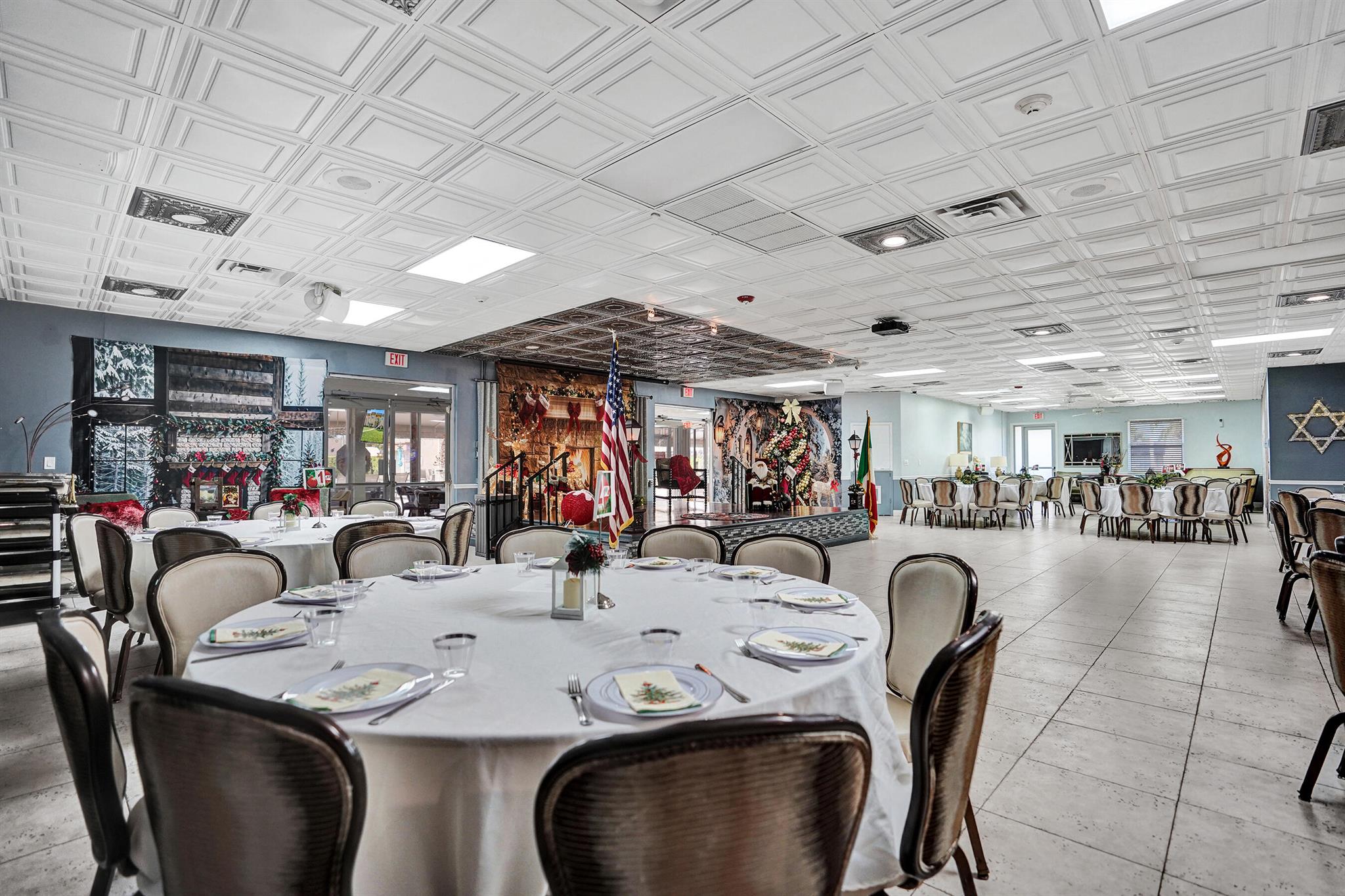 GOLDEN LAKES VILLAGE COND - Residential