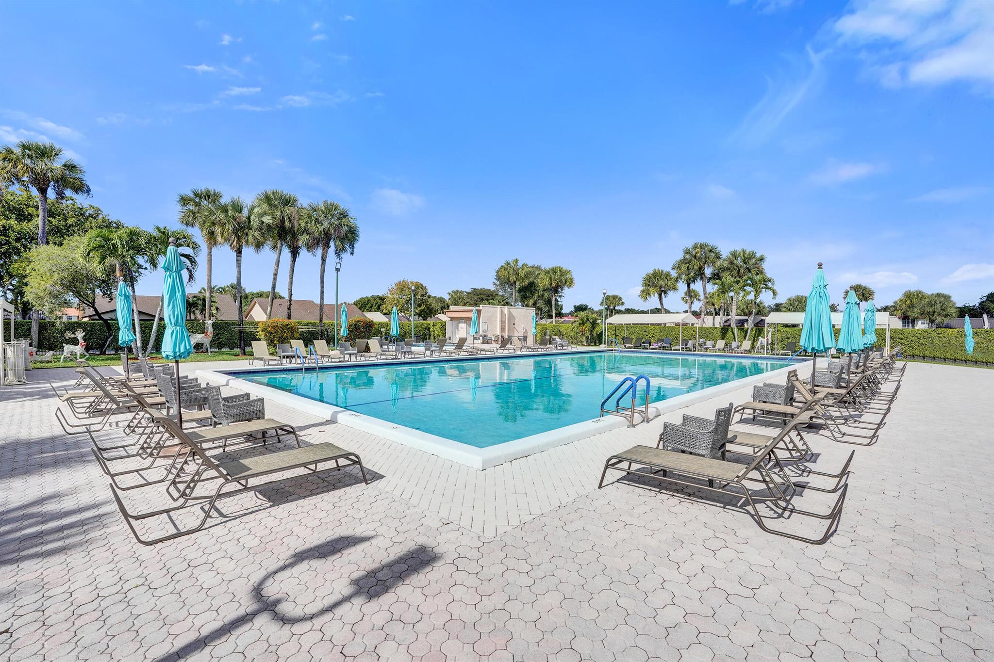 GOLDEN LAKES VILLAGE COND - Residential