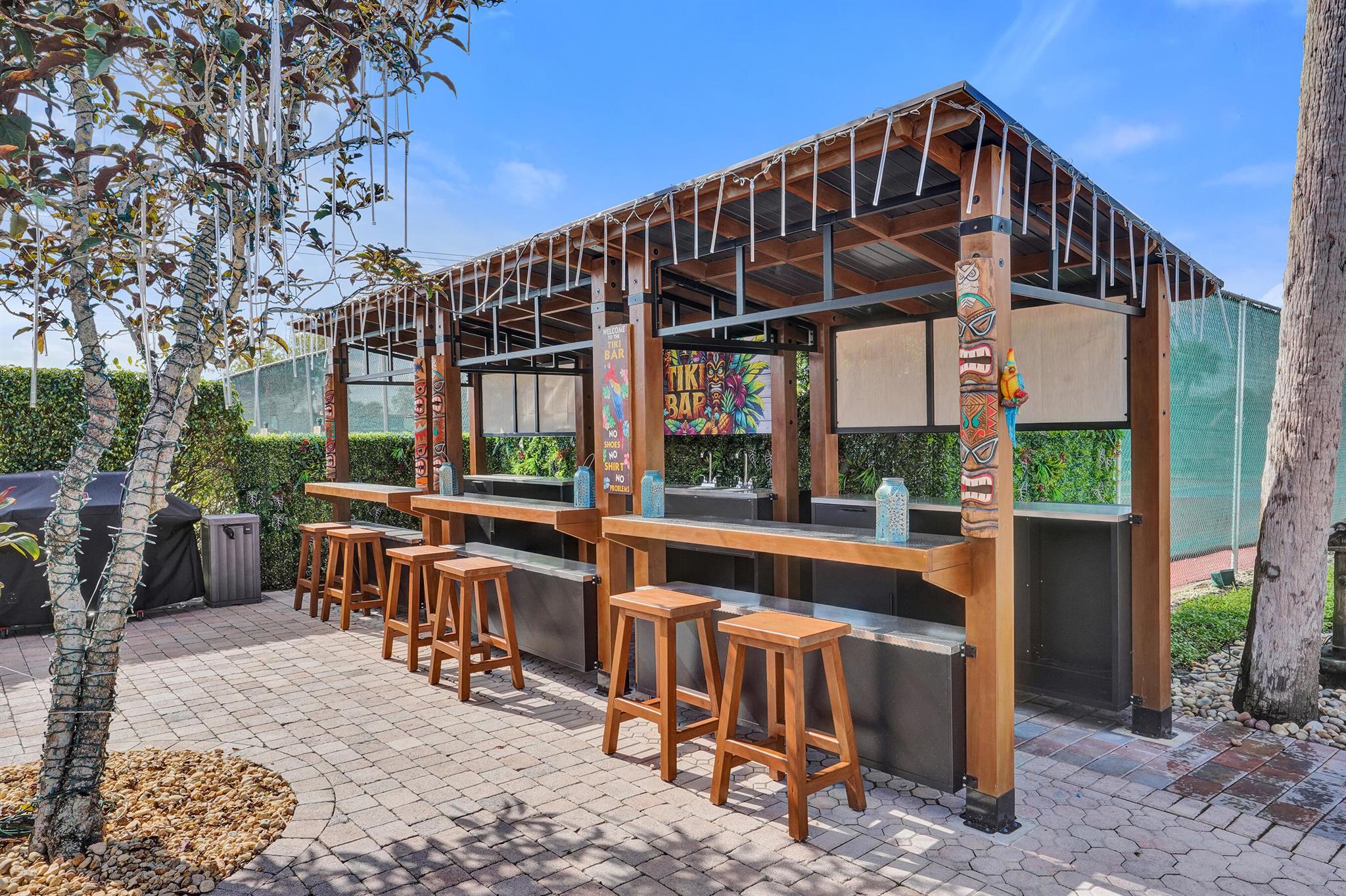 GOLDEN LAKES VILLAGE COND - Residential