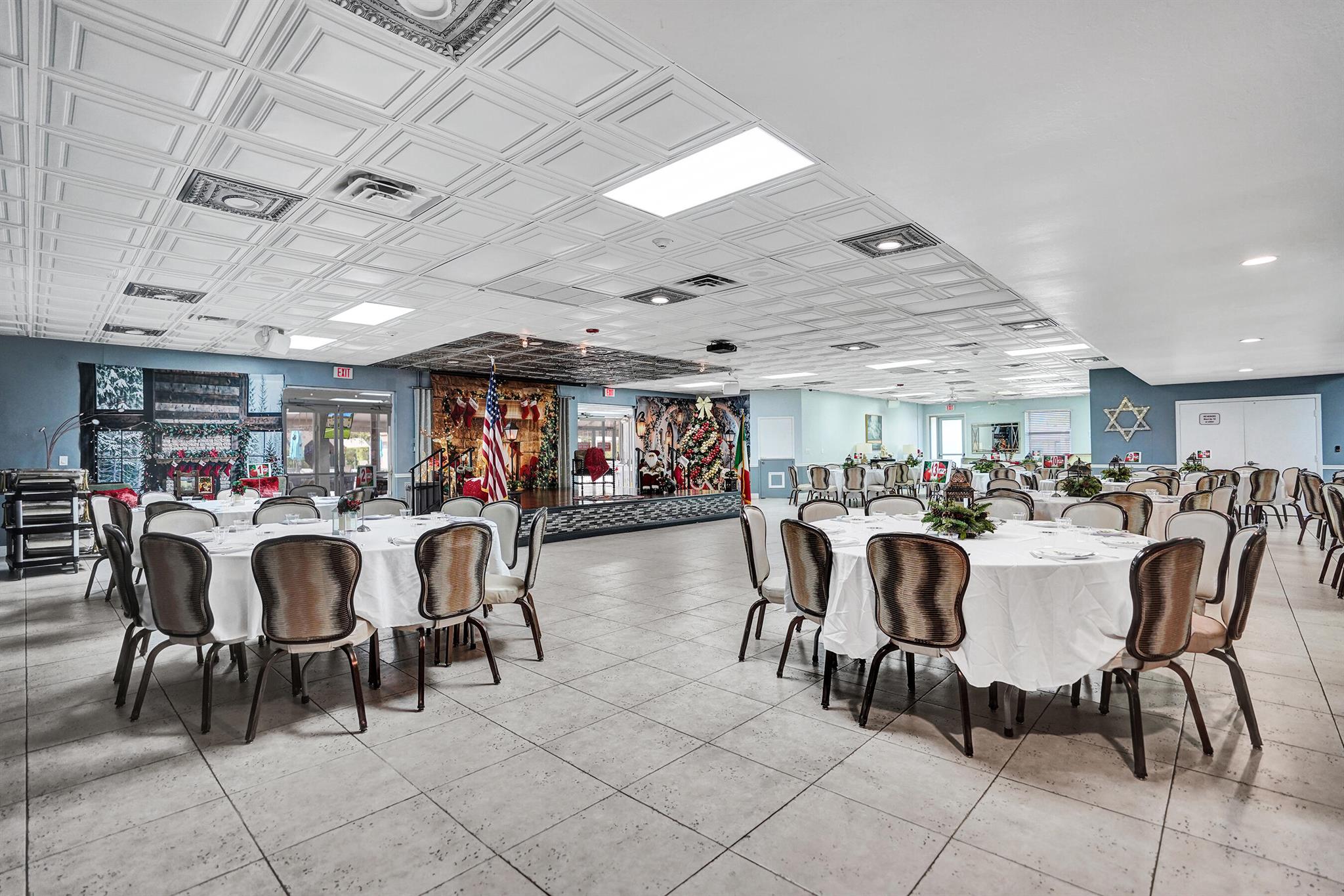 GOLDEN LAKES VILLAGE COND - Residential