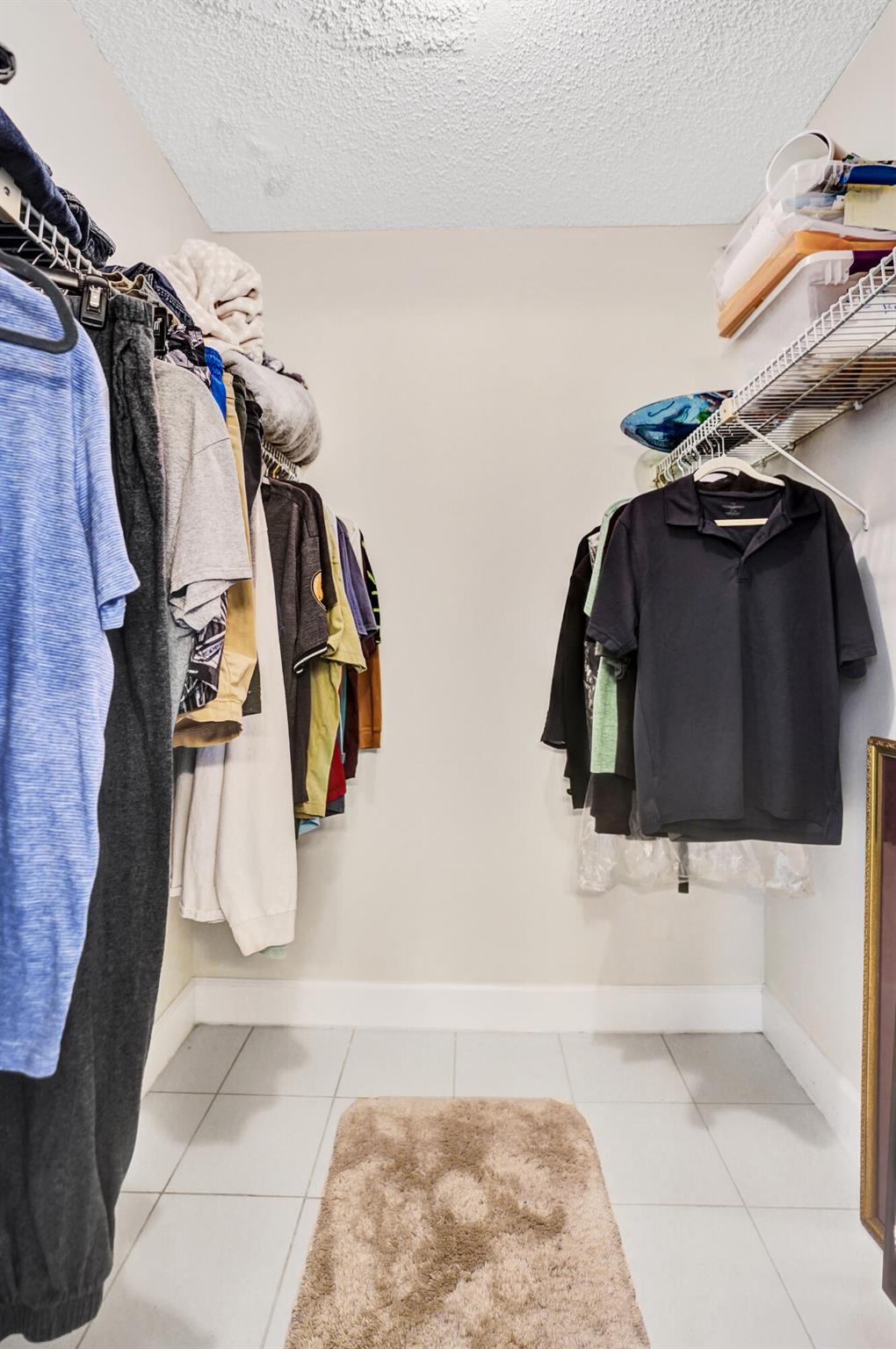 GOLDEN LAKES VILLAGE COND - Residential