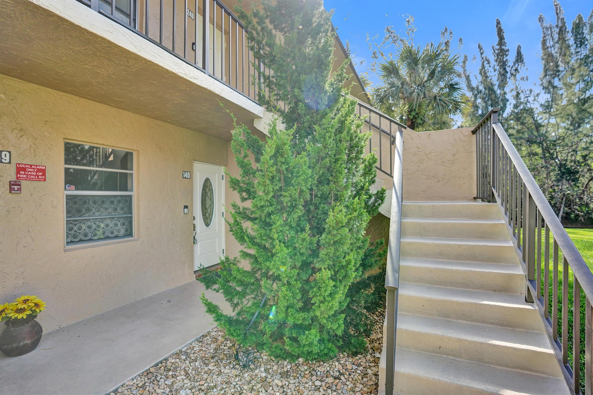 GOLDEN LAKES VILLAGE COND - Residential