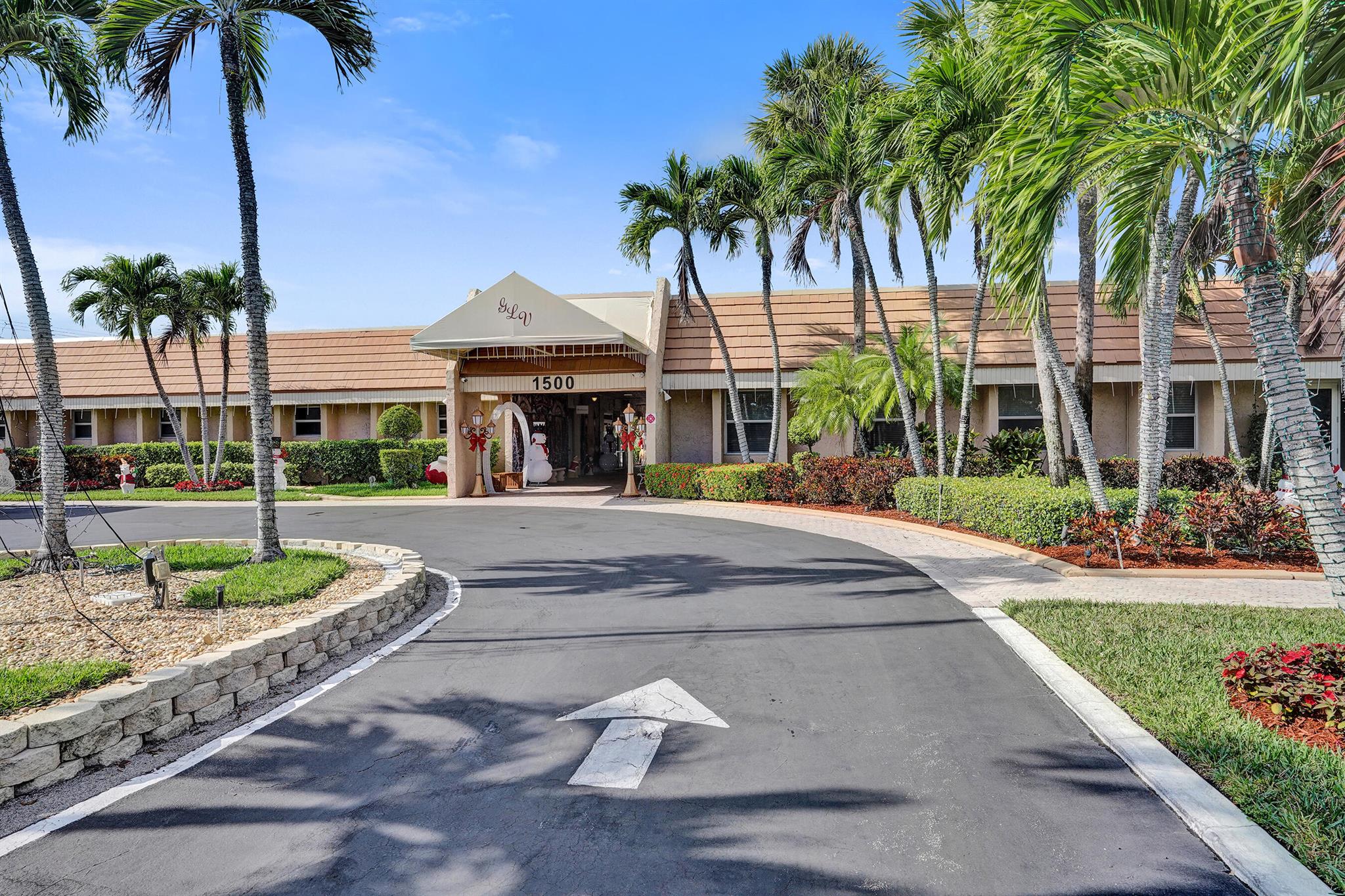 GOLDEN LAKES VILLAGE COND - Residential