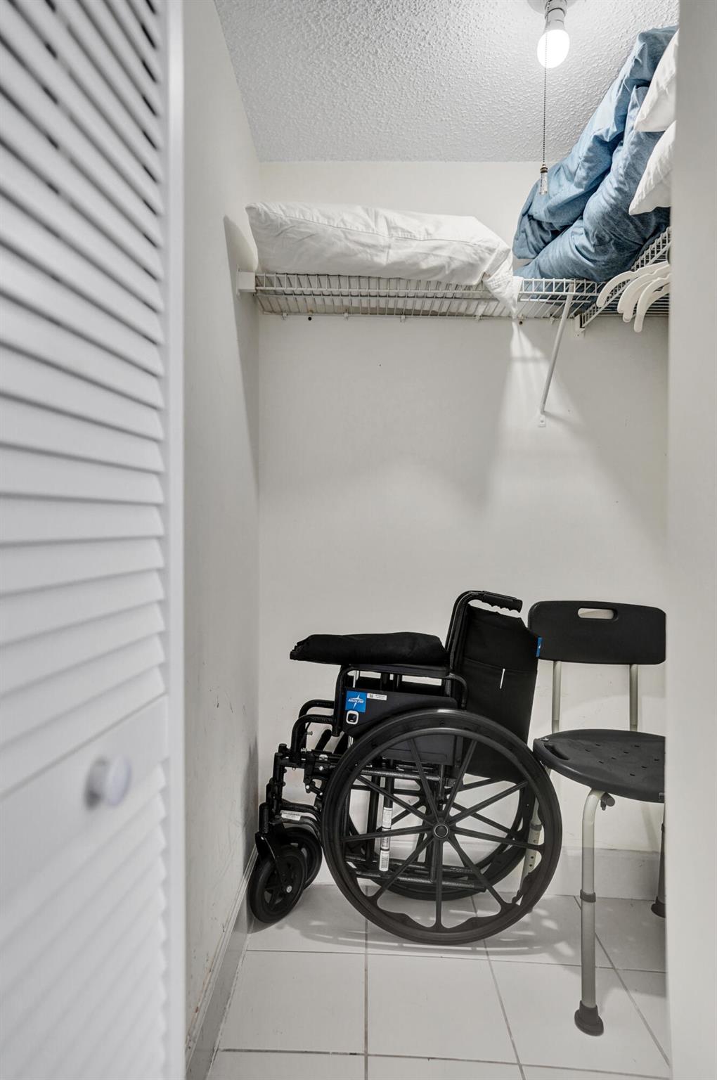 GOLDEN LAKES VILLAGE COND - Residential