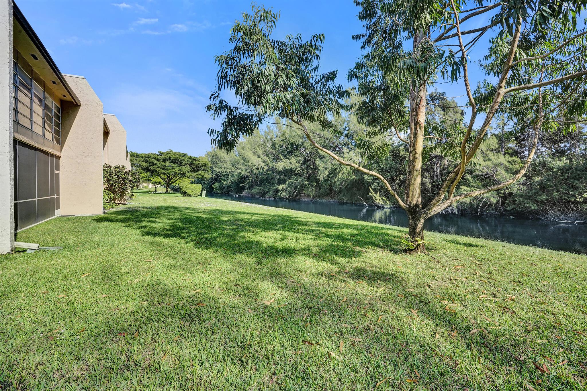 GOLDEN LAKES VILLAGE COND - Residential