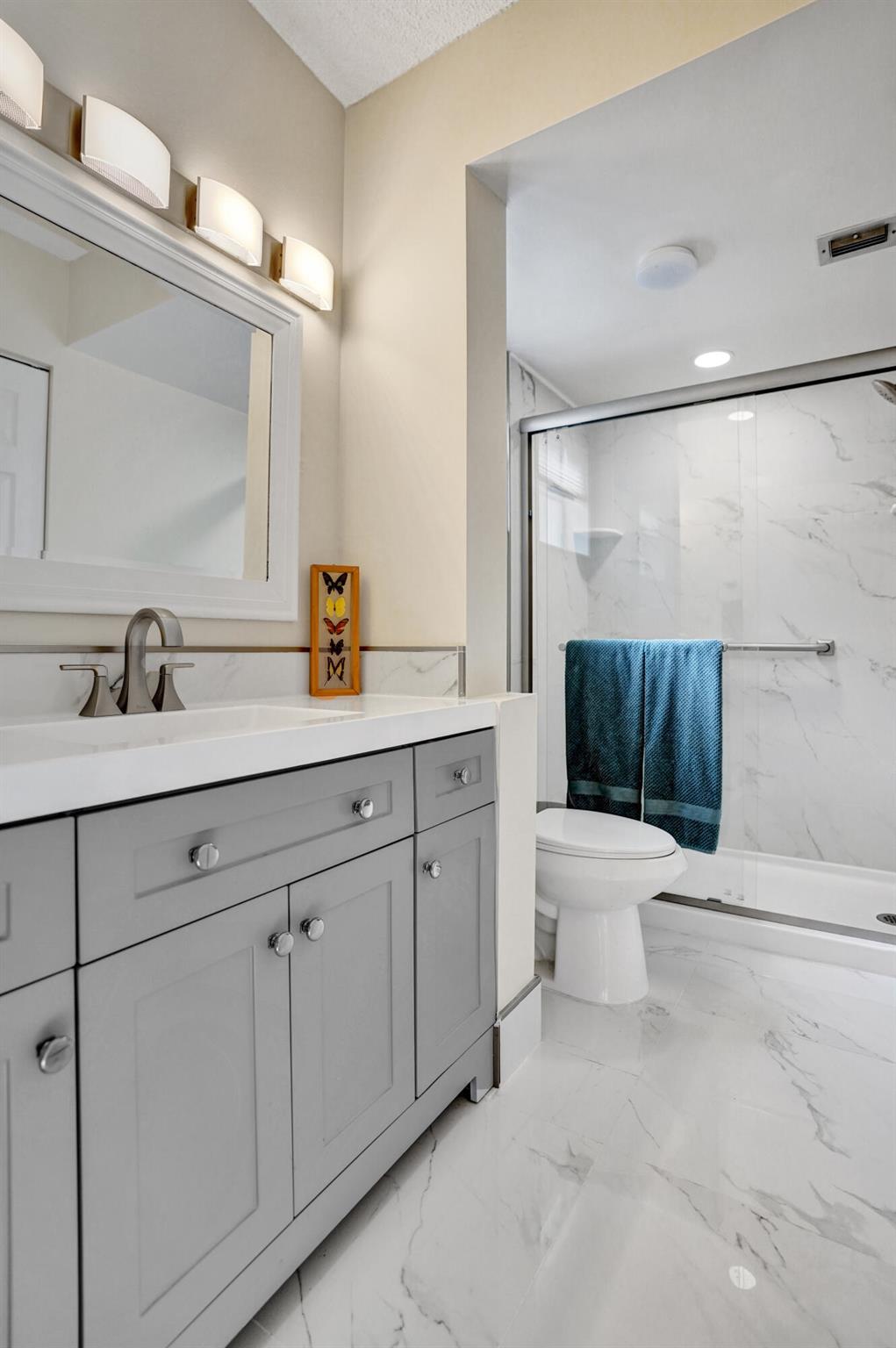 GOLDEN LAKES VILLAGE COND - Residential