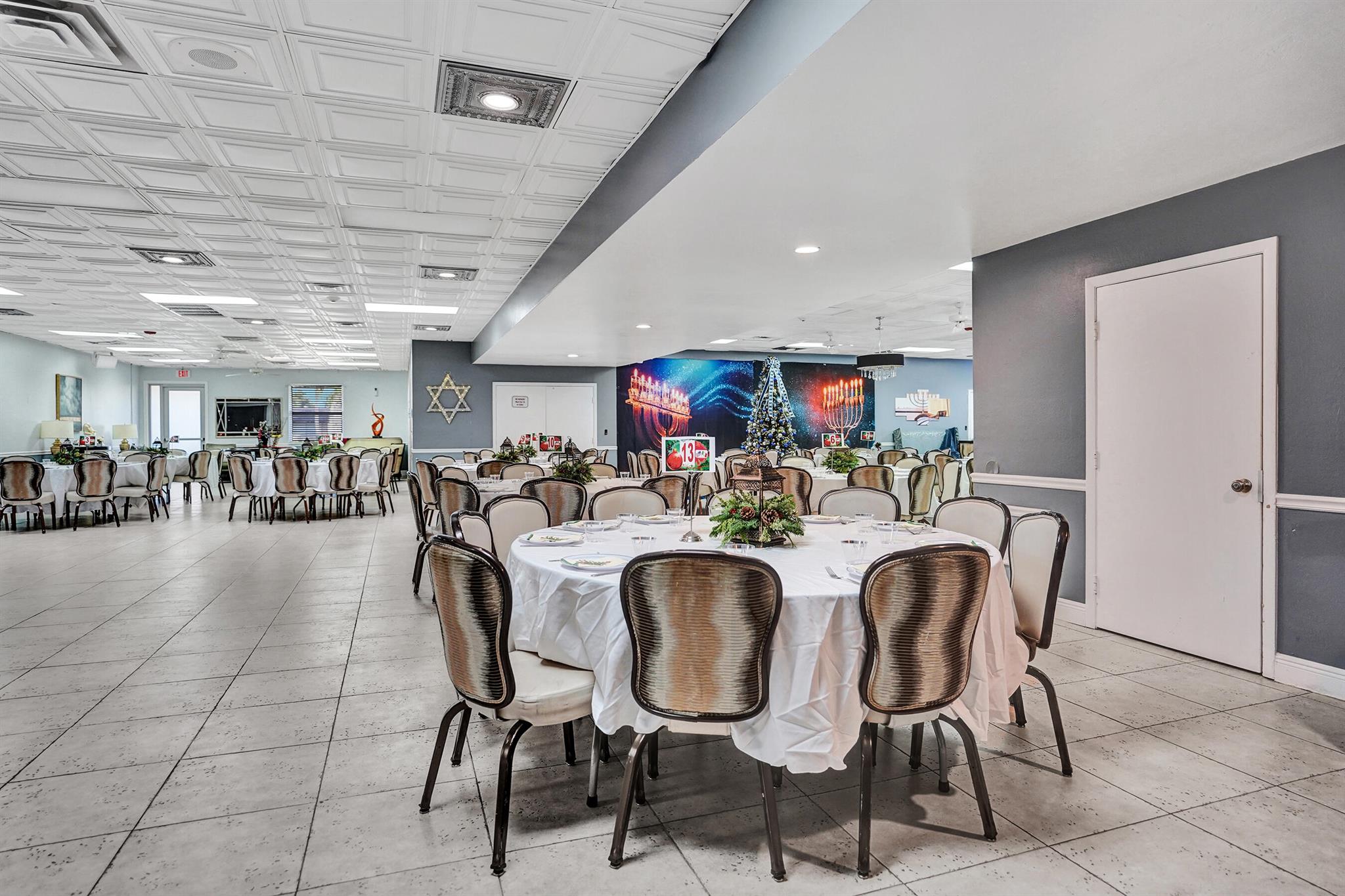 GOLDEN LAKES VILLAGE COND - Residential