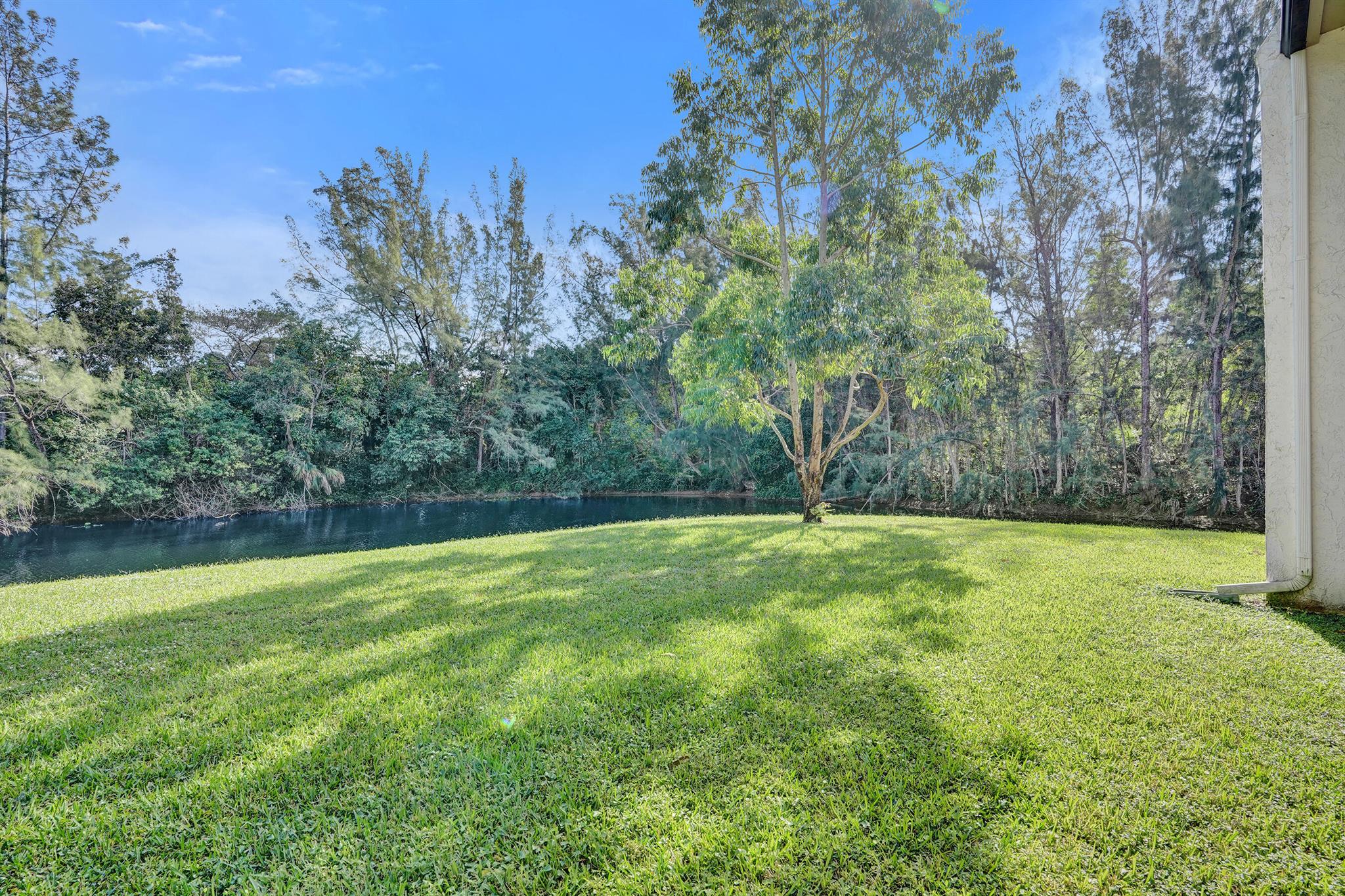 GOLDEN LAKES VILLAGE COND - Residential