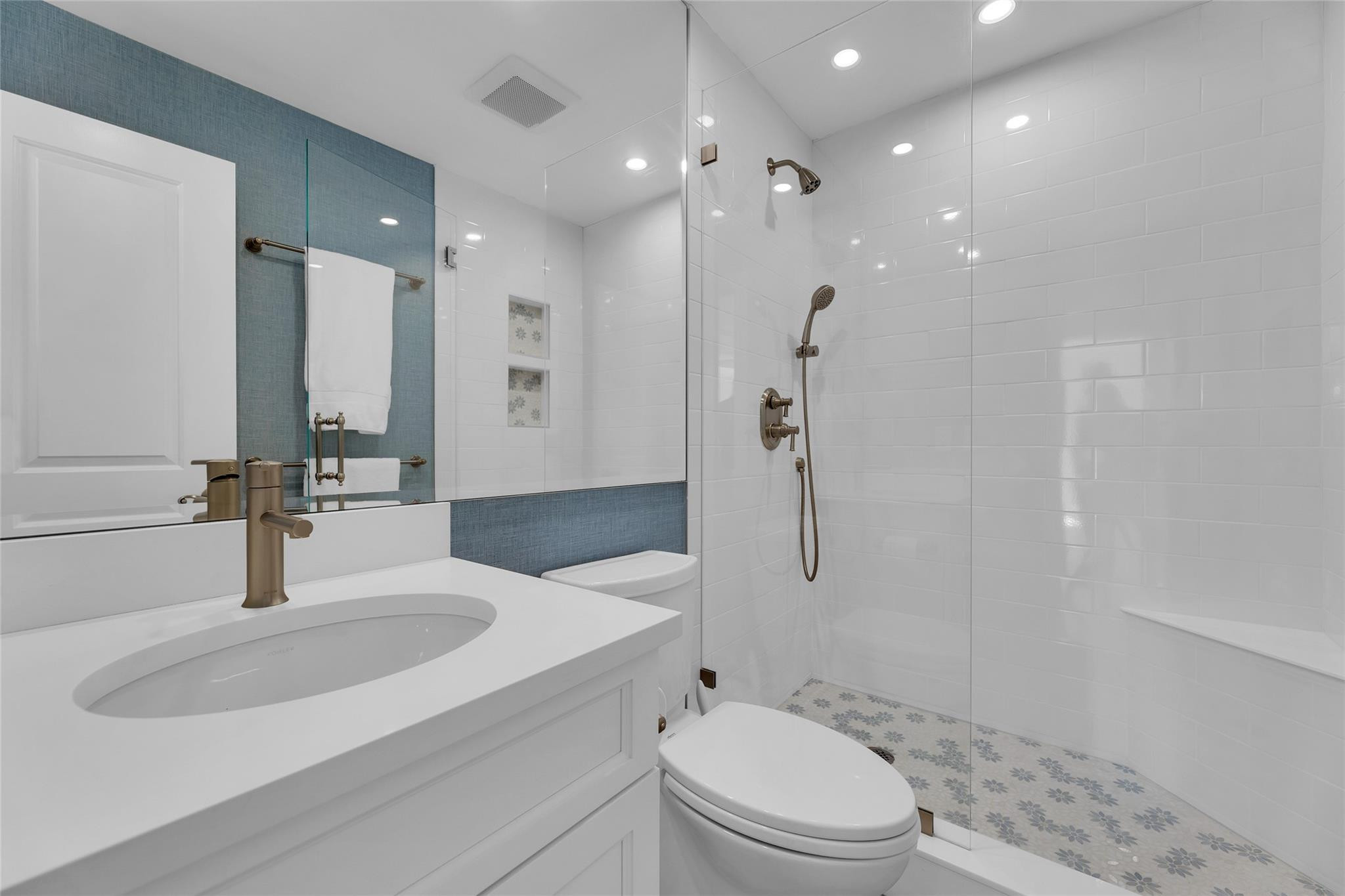 BAY COLONY CLUB - Residential