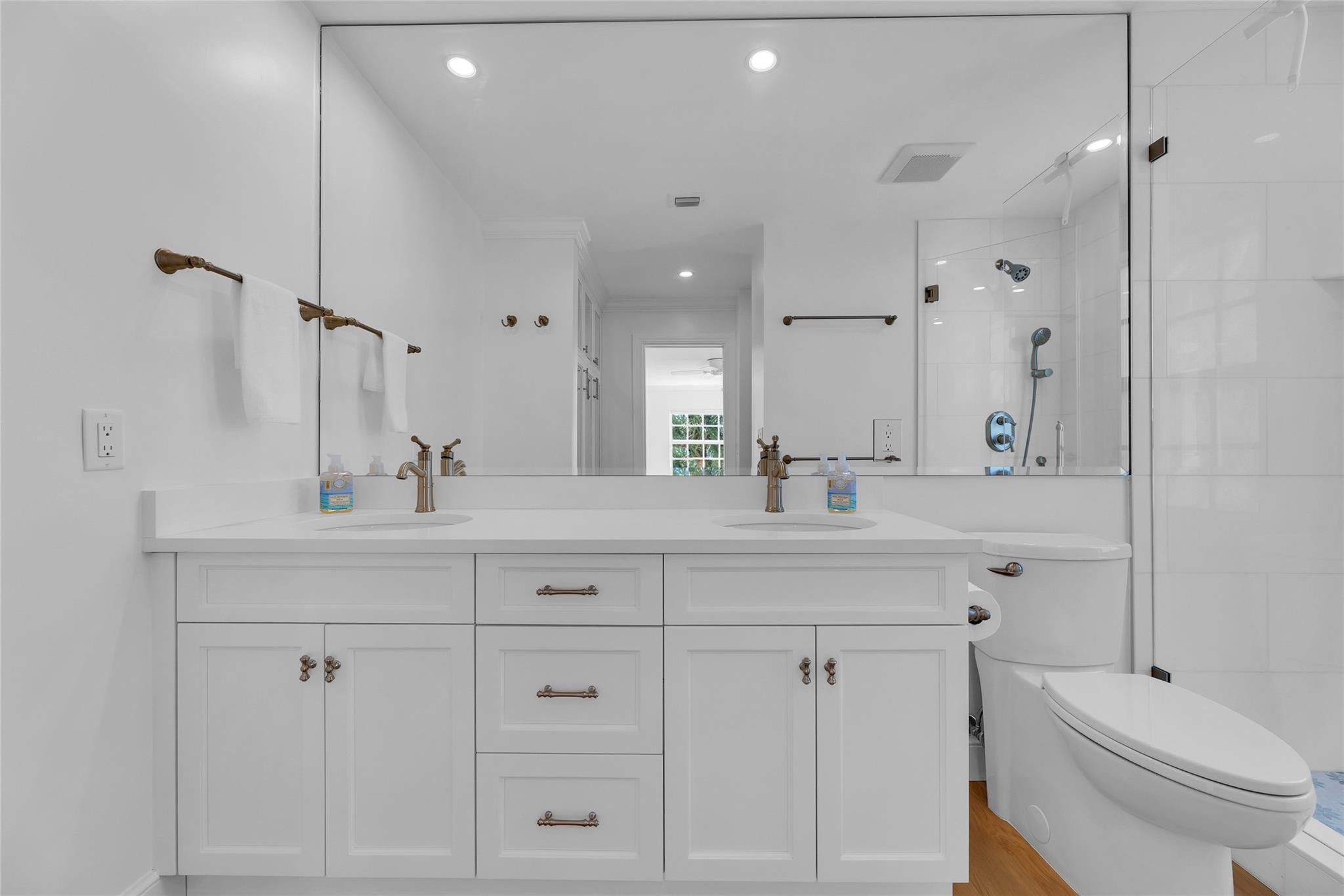 BAY COLONY CLUB - Residential