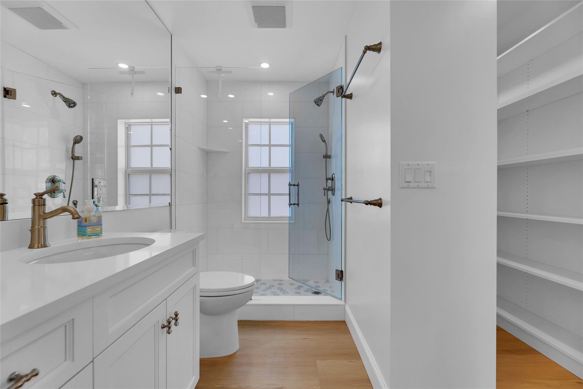 BAY COLONY CLUB - Residential