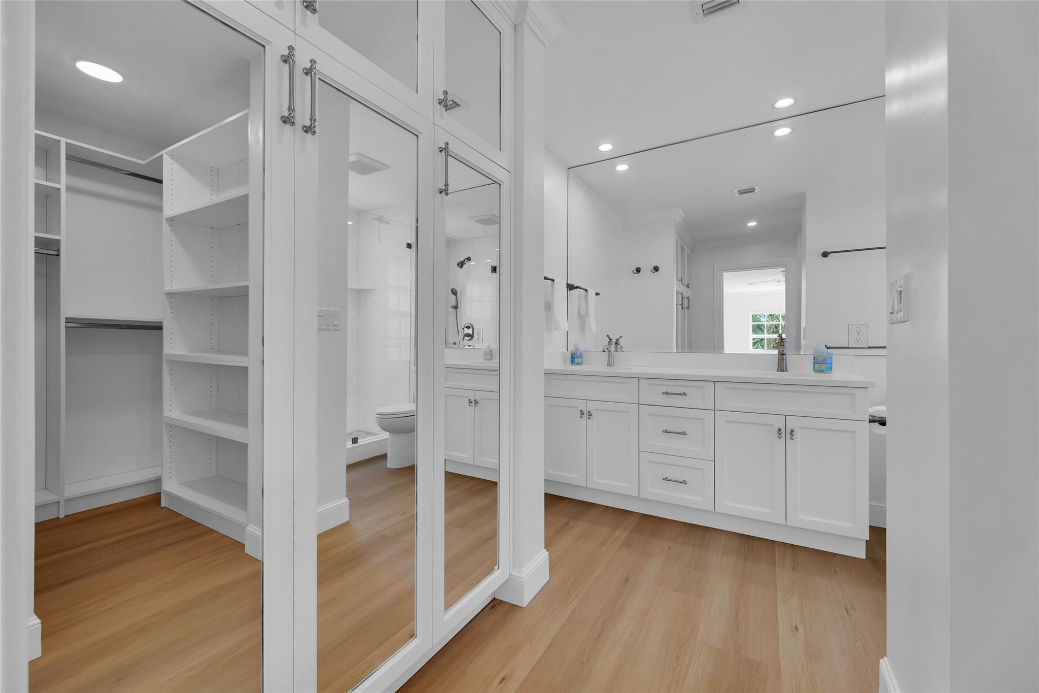 BAY COLONY CLUB - Residential