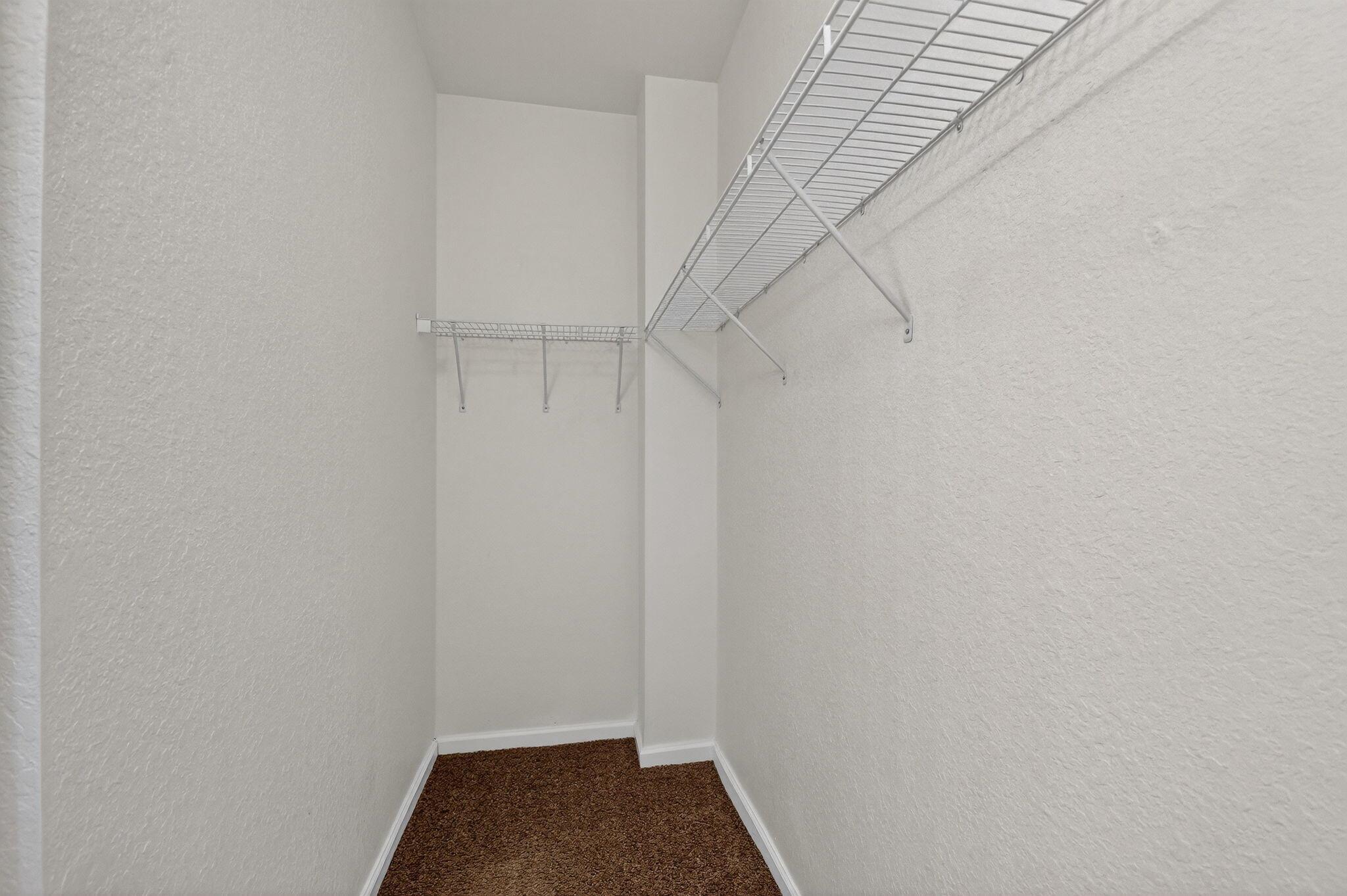 LINKS AT EMERALD DUNES CO - Residential Lease