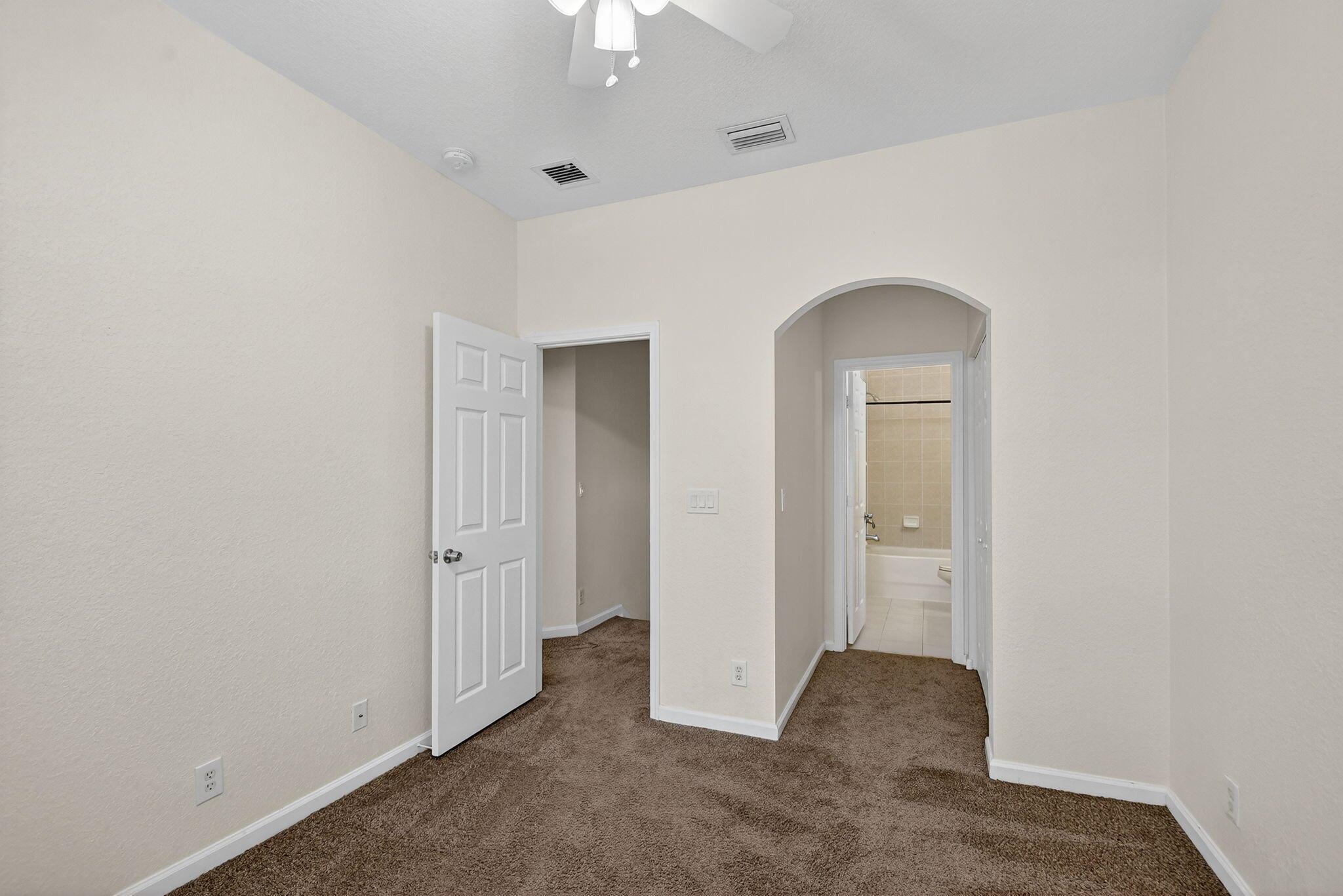 LINKS AT EMERALD DUNES CO - Residential Lease