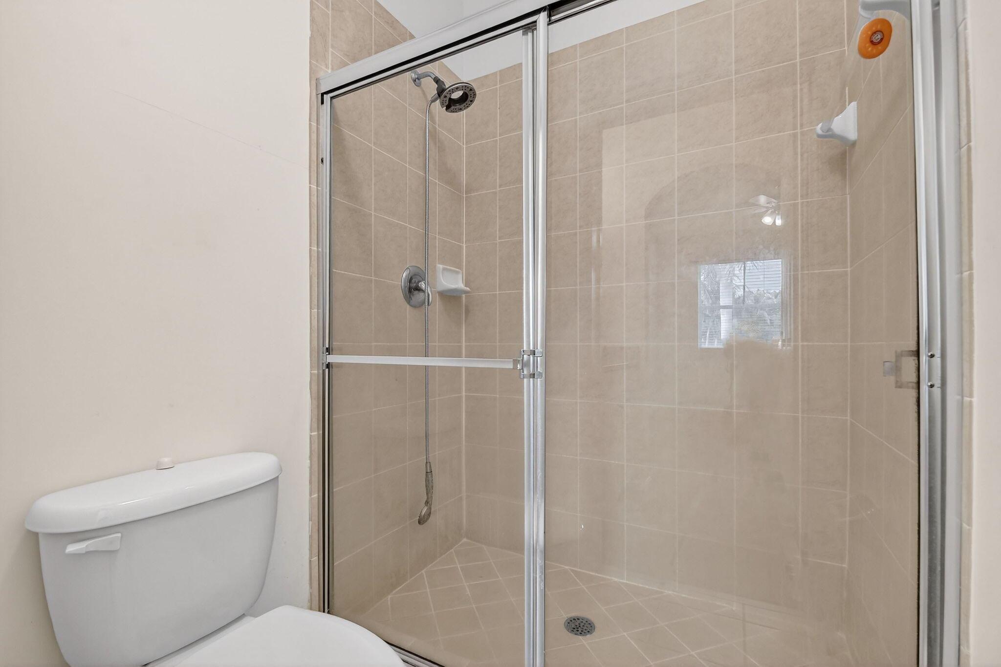 LINKS AT EMERALD DUNES CO - Residential Lease