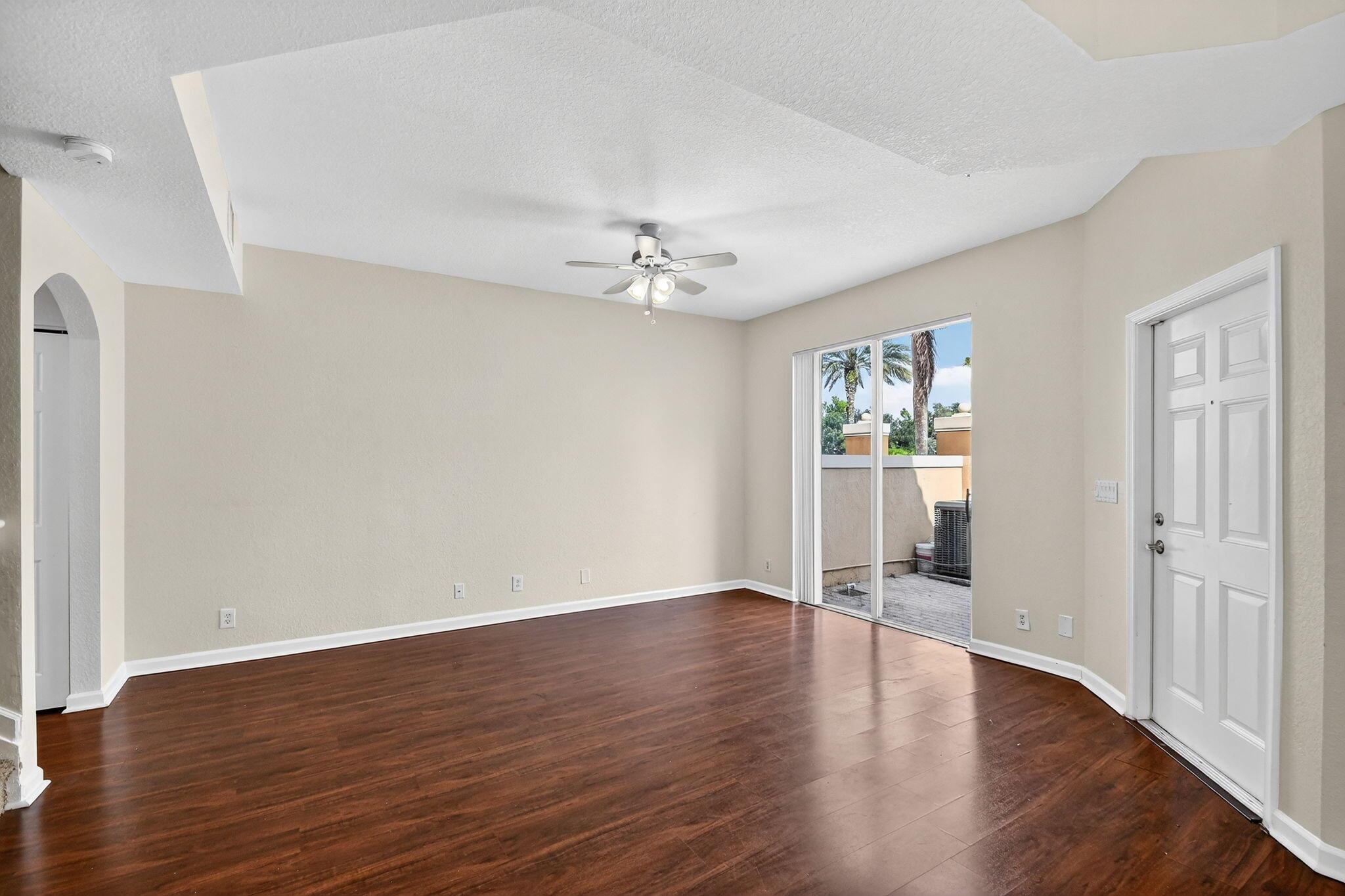 LINKS AT EMERALD DUNES CO - Residential Lease