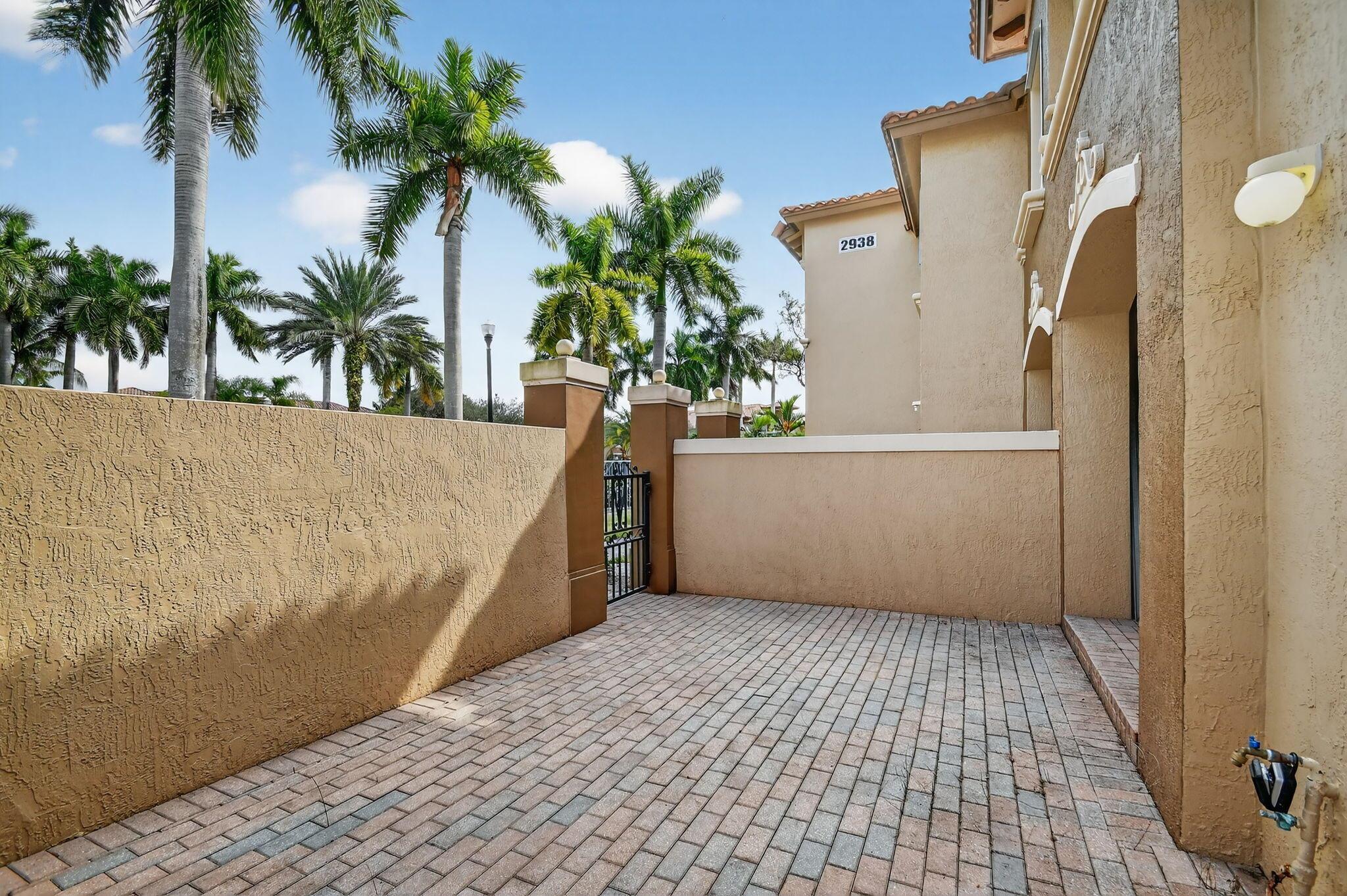 LINKS AT EMERALD DUNES CO - Residential Lease