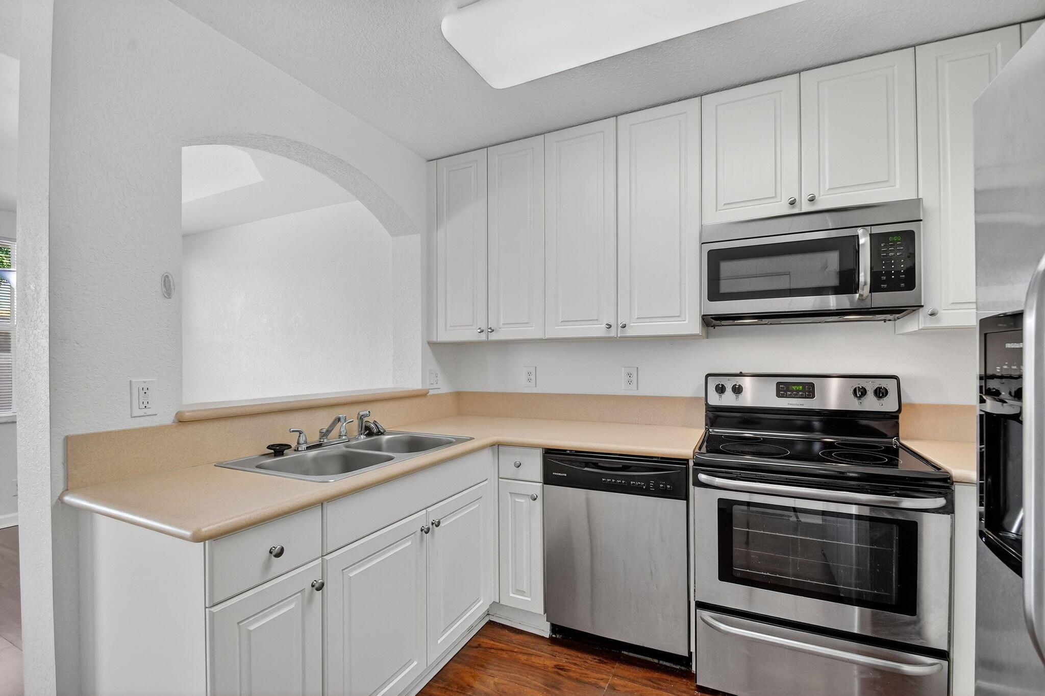 LINKS AT EMERALD DUNES CO - Residential Lease