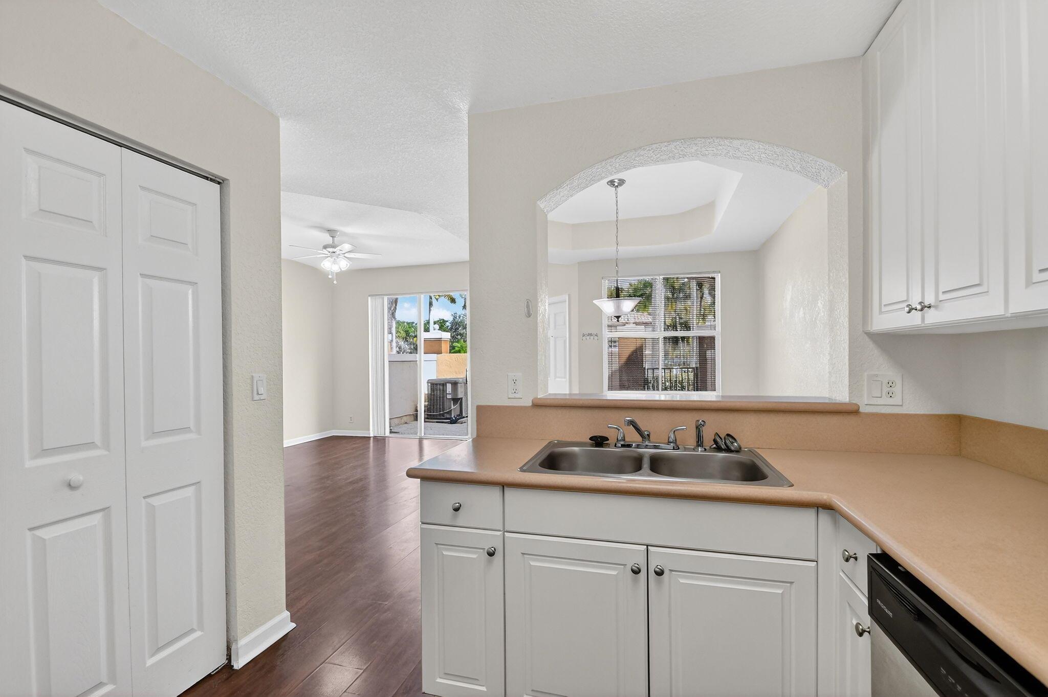 LINKS AT EMERALD DUNES CO - Residential Lease