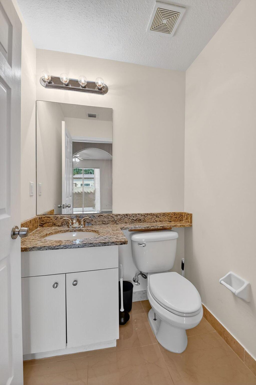 LINKS AT EMERALD DUNES CO - Residential Lease