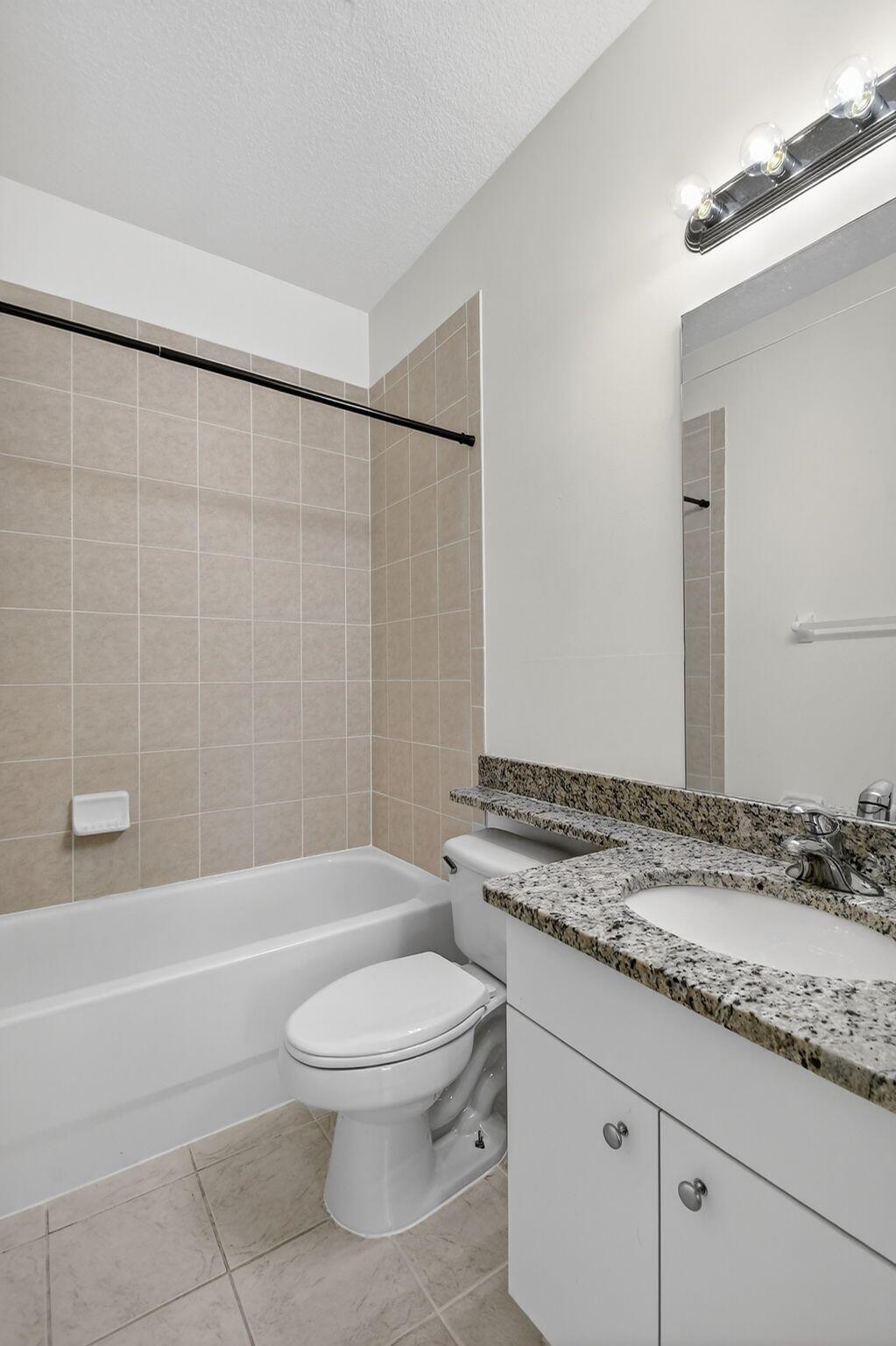 LINKS AT EMERALD DUNES CO - Residential Lease