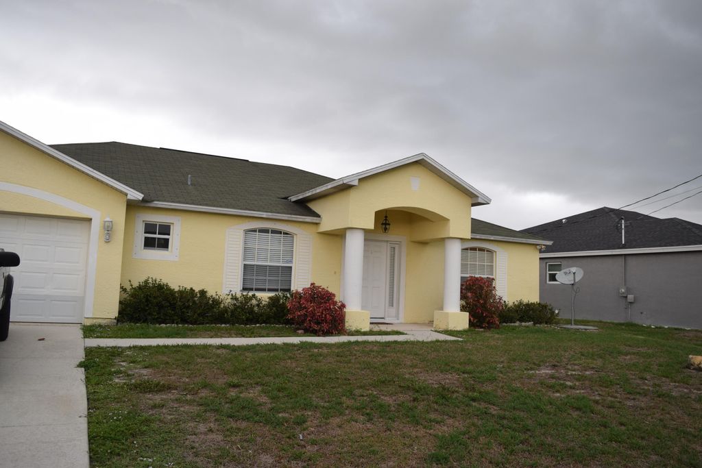 Photo of 533 SW Halkell Avenue, Port Saint Lucie, FL 34953 (MLS # R10802708)