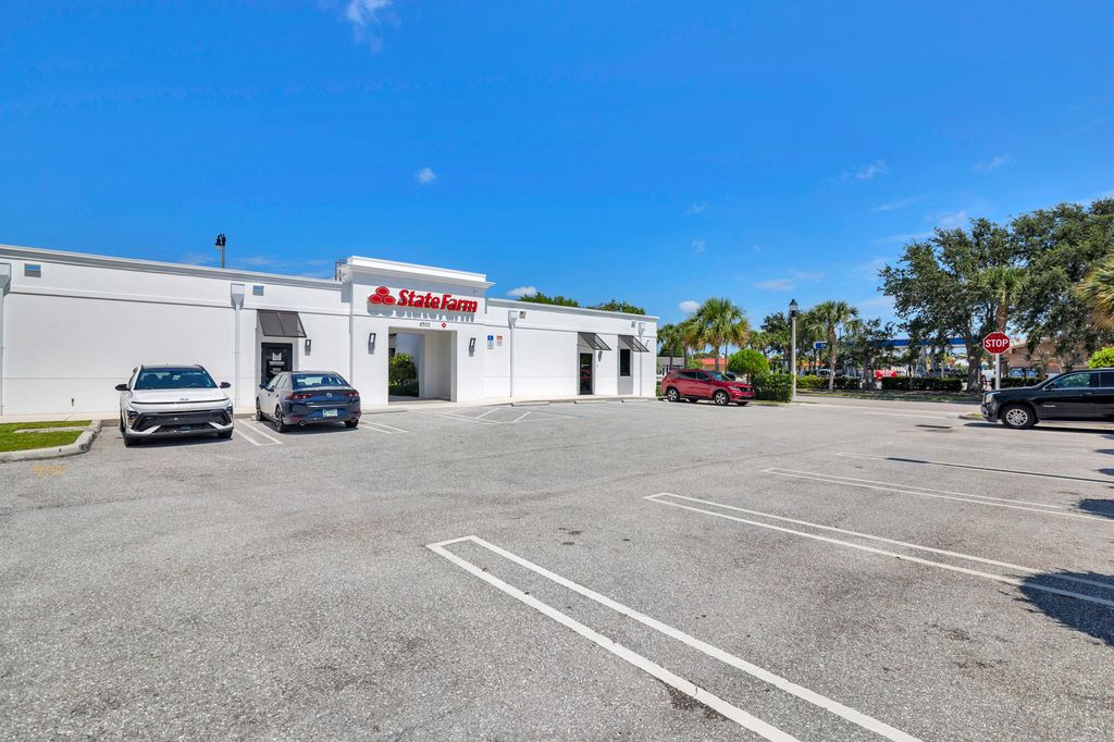 Photo of 6500 S Dixie Highway #C, West Palm Beach, FL 33405 (MLS # B26041423)