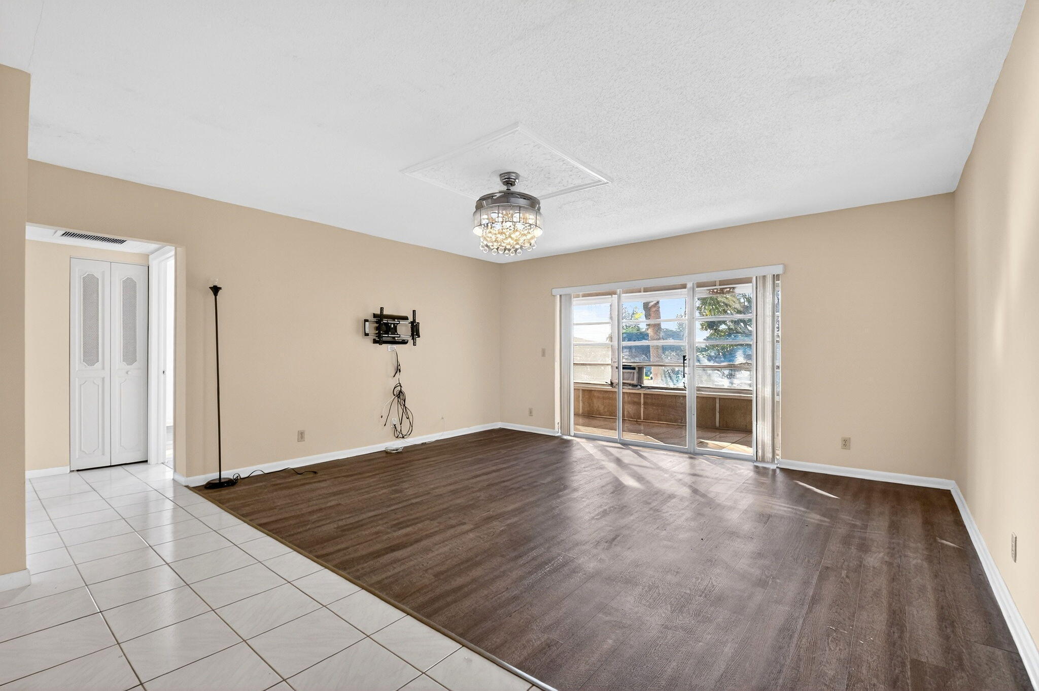 OXFORD CONDO - Residential