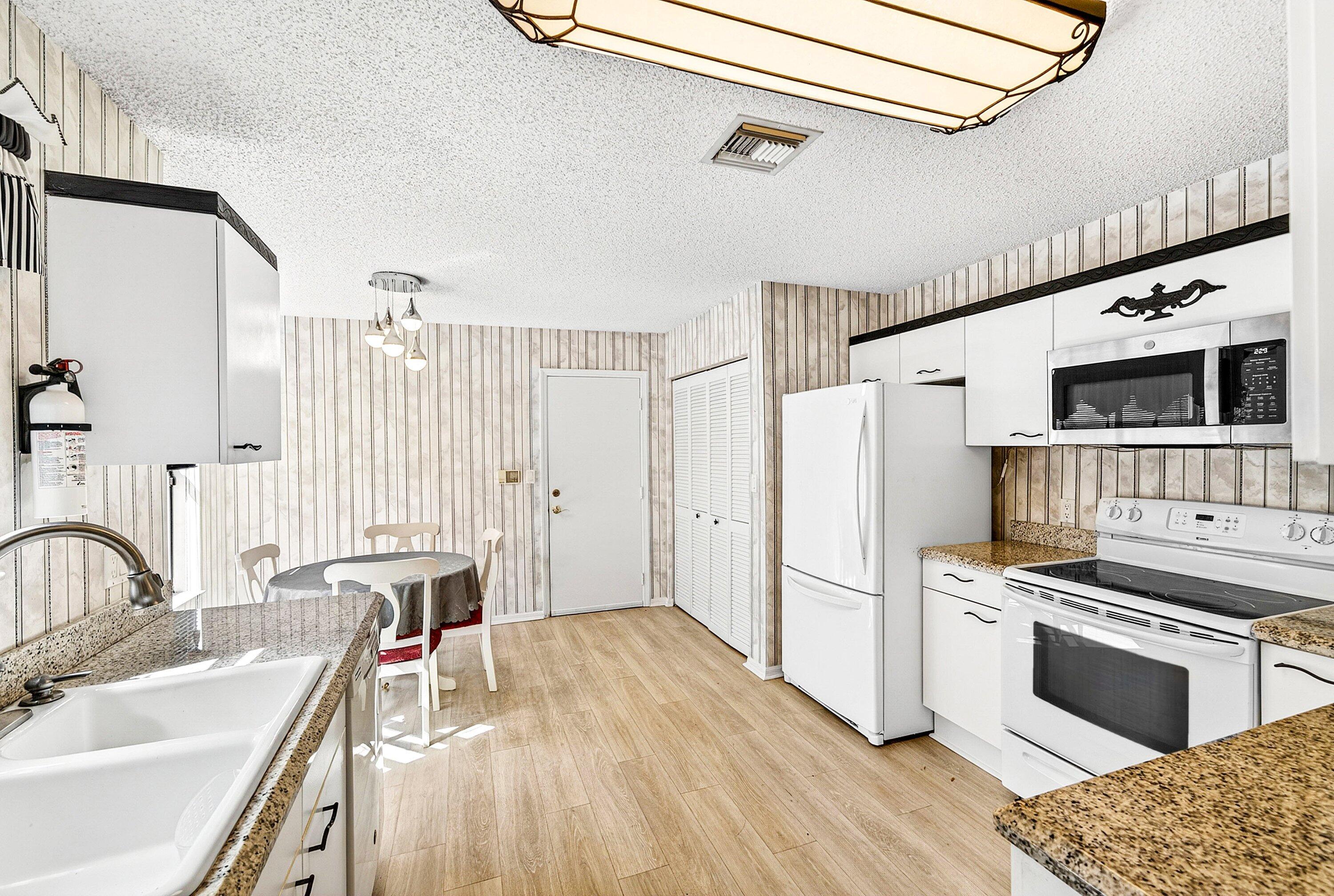 MONTEREY LAKE - Residential