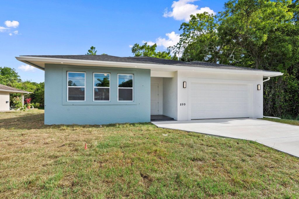 Photo of 899 Gladiola Avenue, Sebastian, FL 32958 (MLS # R11085079)
