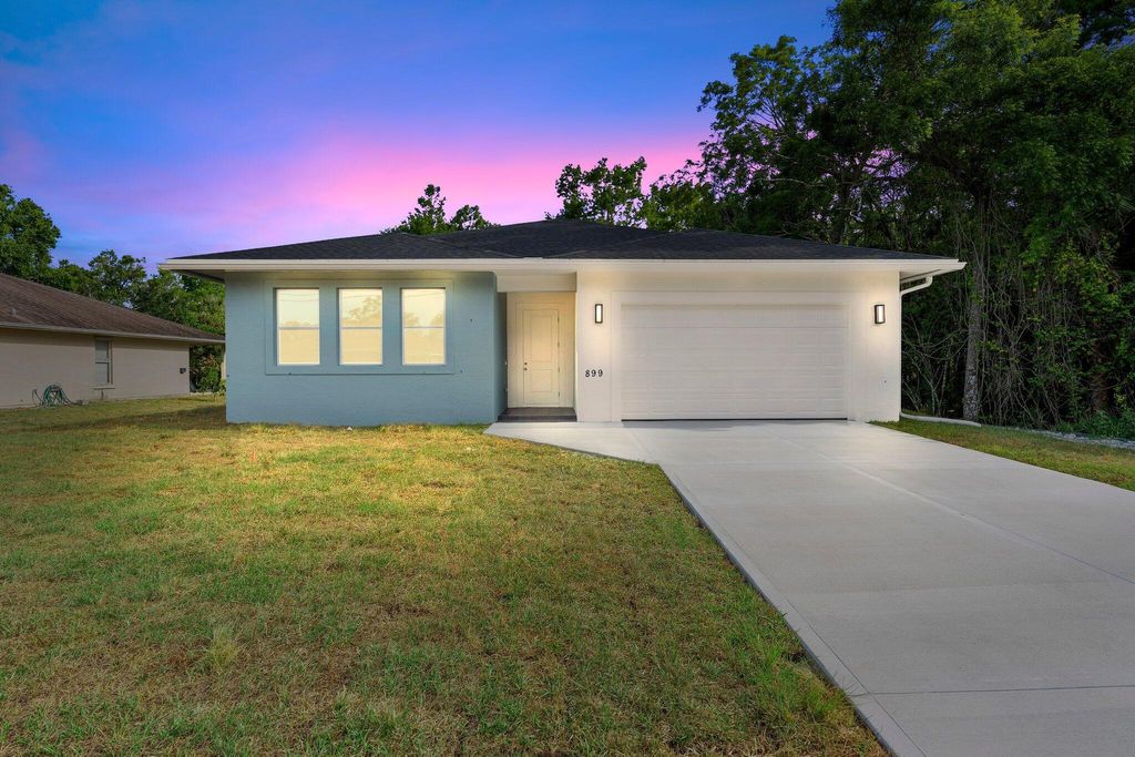 Photo of 899 Gladiola Avenue, Sebastian, FL 32958 (MLS # R11085079)