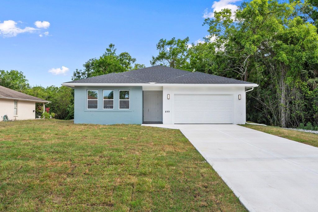 Photo of 899 Gladiola Avenue, Sebastian, FL 32958 (MLS # R11085079)
