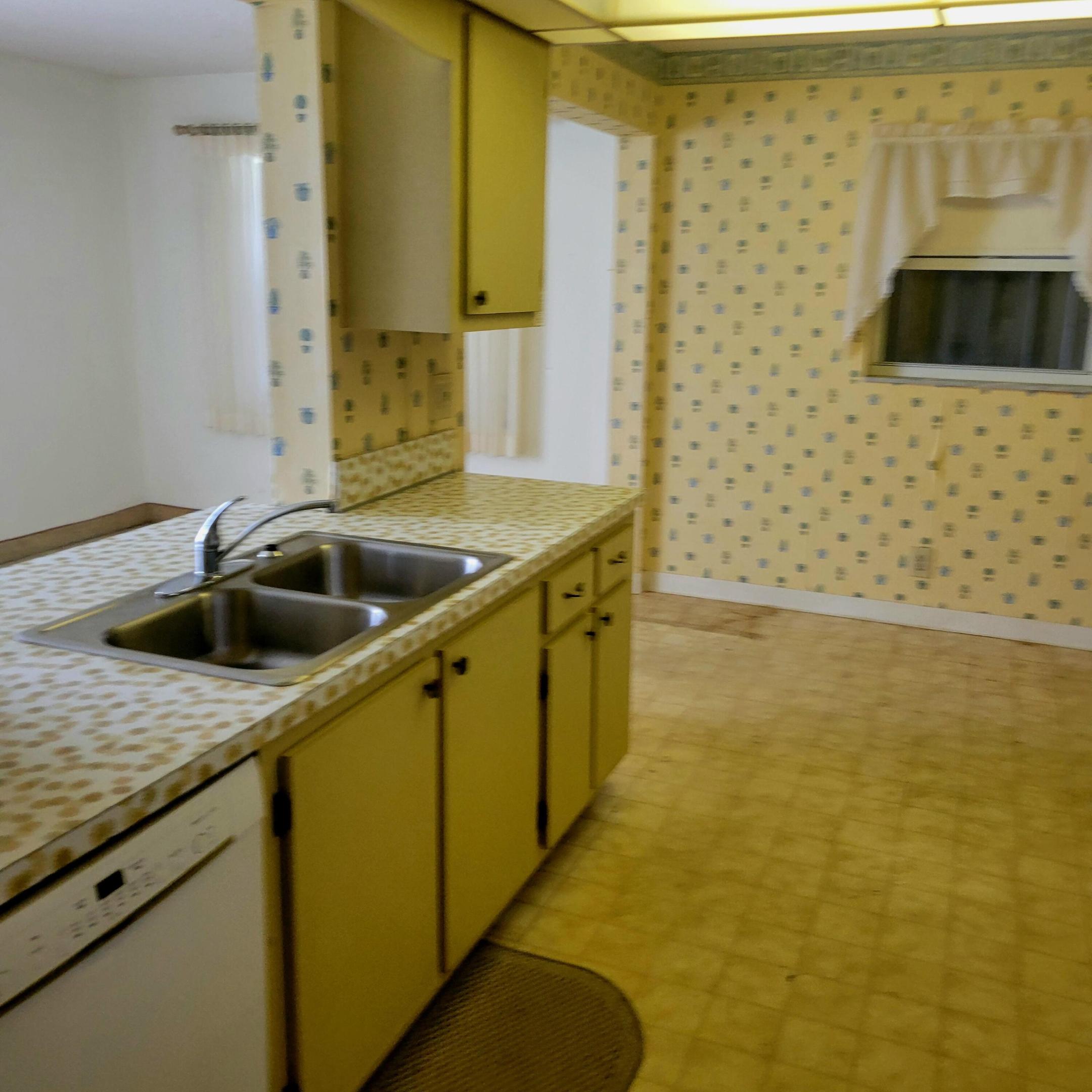 725 SW 18th Court