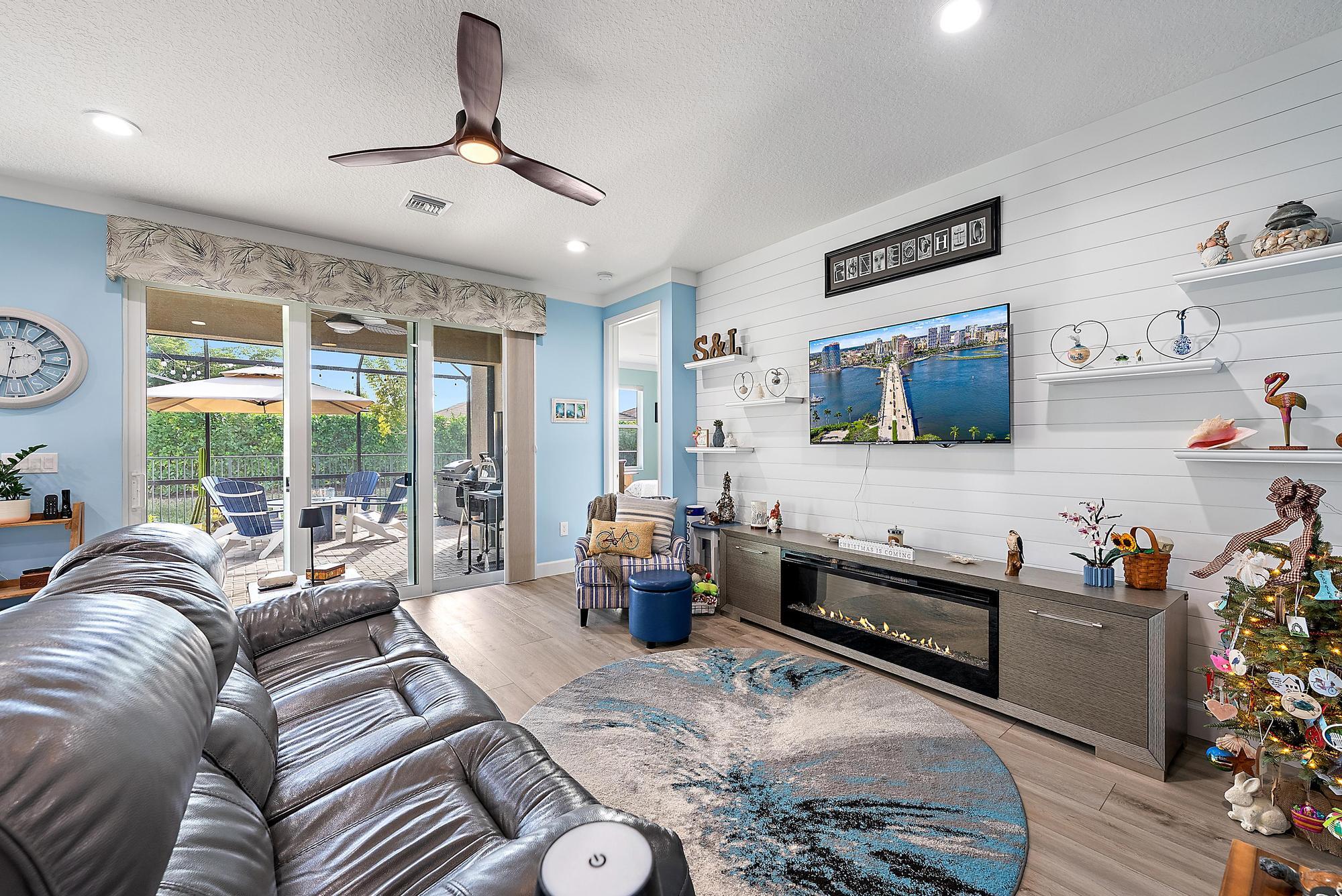 Valencia Cay - Residential