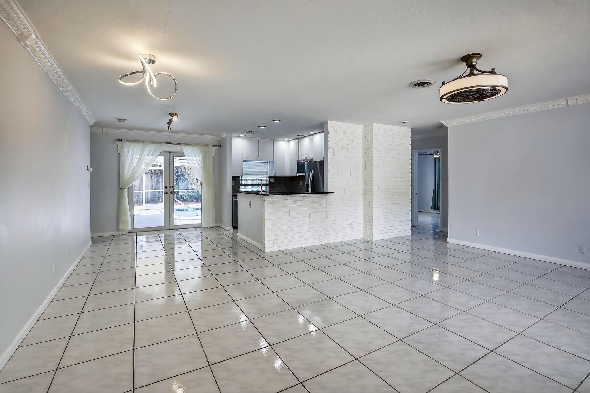 5290 NE 18th Ave