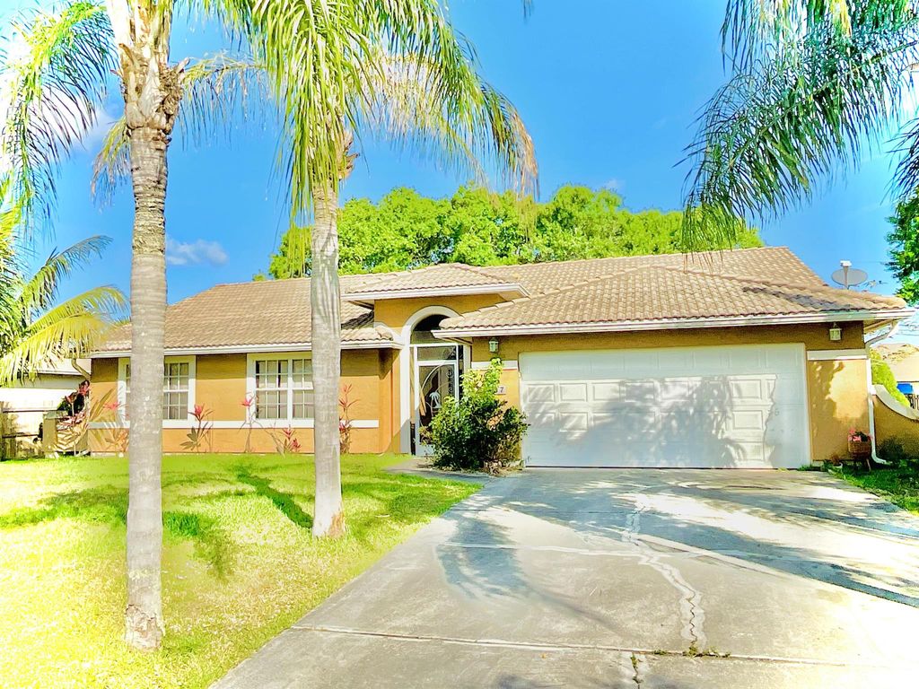 Photo of 937 SW Gwendolen Terrace, Port Saint Lucie, FL 34953 (MLS # R10970866)