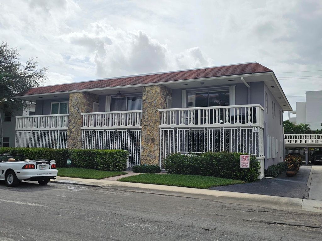 Photo of 17 S Lakeside Drive #4, Lake Worth Beach, FL 33460 (MLS # R11029989)