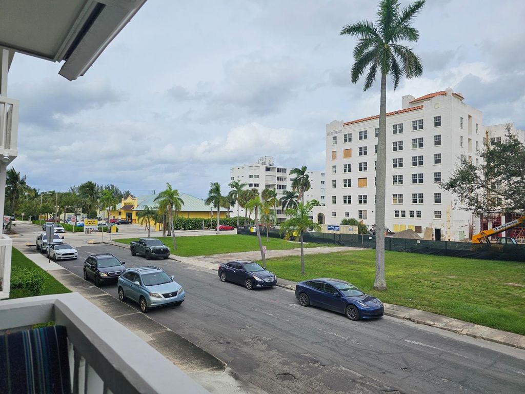 Photo of 17 S Lakeside Drive #4, Lake Worth Beach, FL 33460 (MLS # R11029989)
