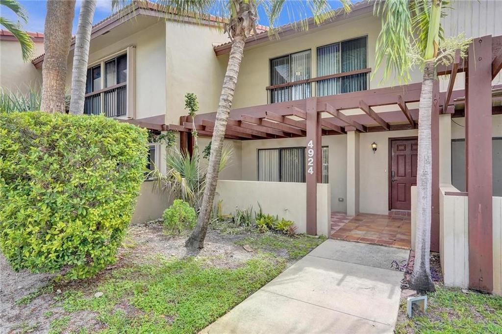 Photo of 4924 SHERIDAN Street, Hollywood, FL 33021 (MLS # B26062136)