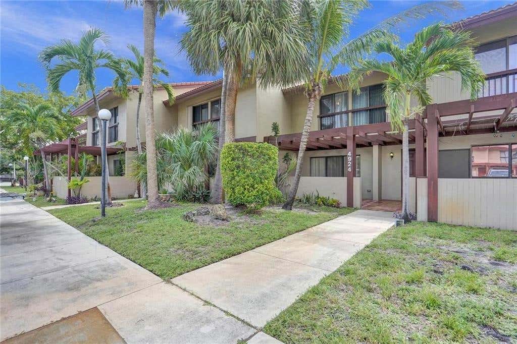 Photo of 4924 SHERIDAN Street, Hollywood, FL 33021 (MLS # B26062136)