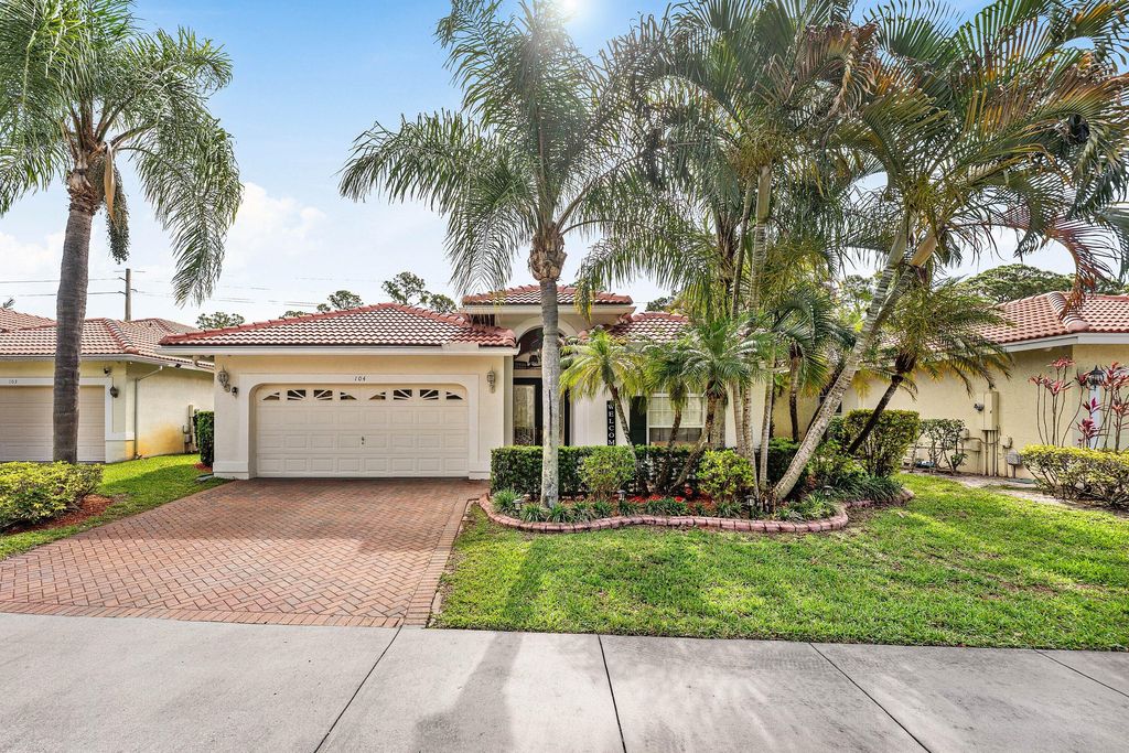 Photo of 104 Hidden Hollow, Palm Beach Gardens, FL 33418 (MLS # B26016608)