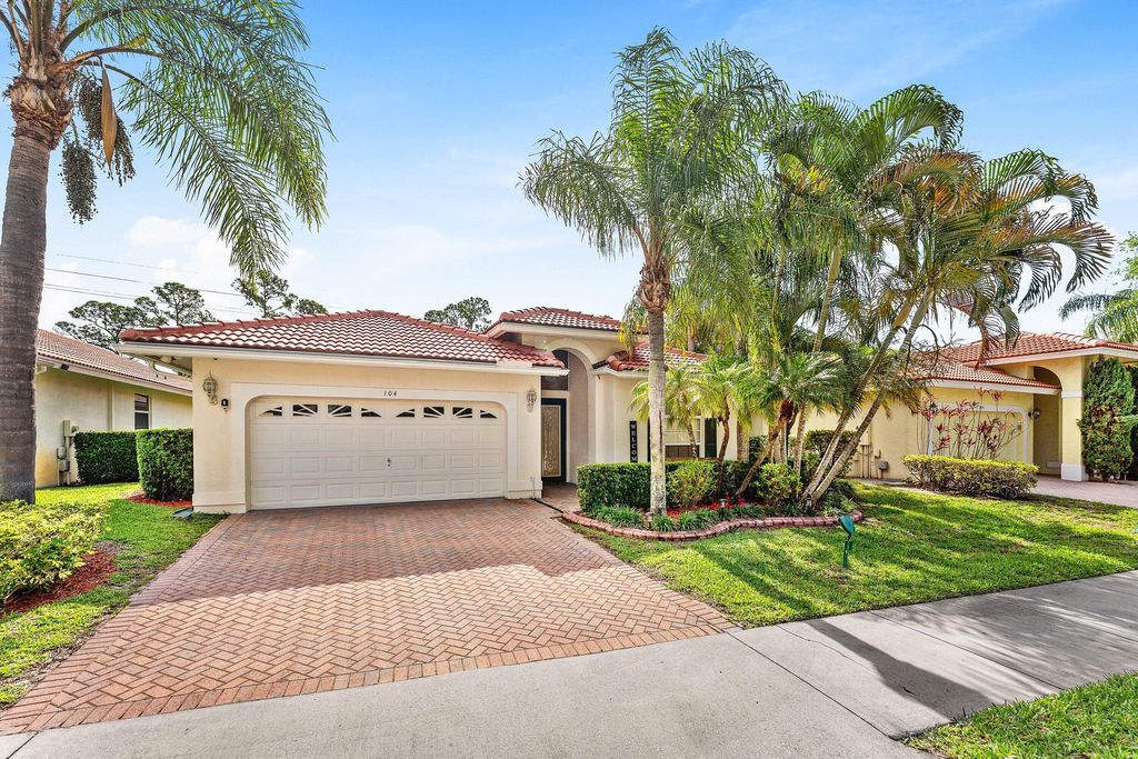 Photo of 104 Hidden Hollow, Palm Beach Gardens, FL 33418 (MLS # B26016608)