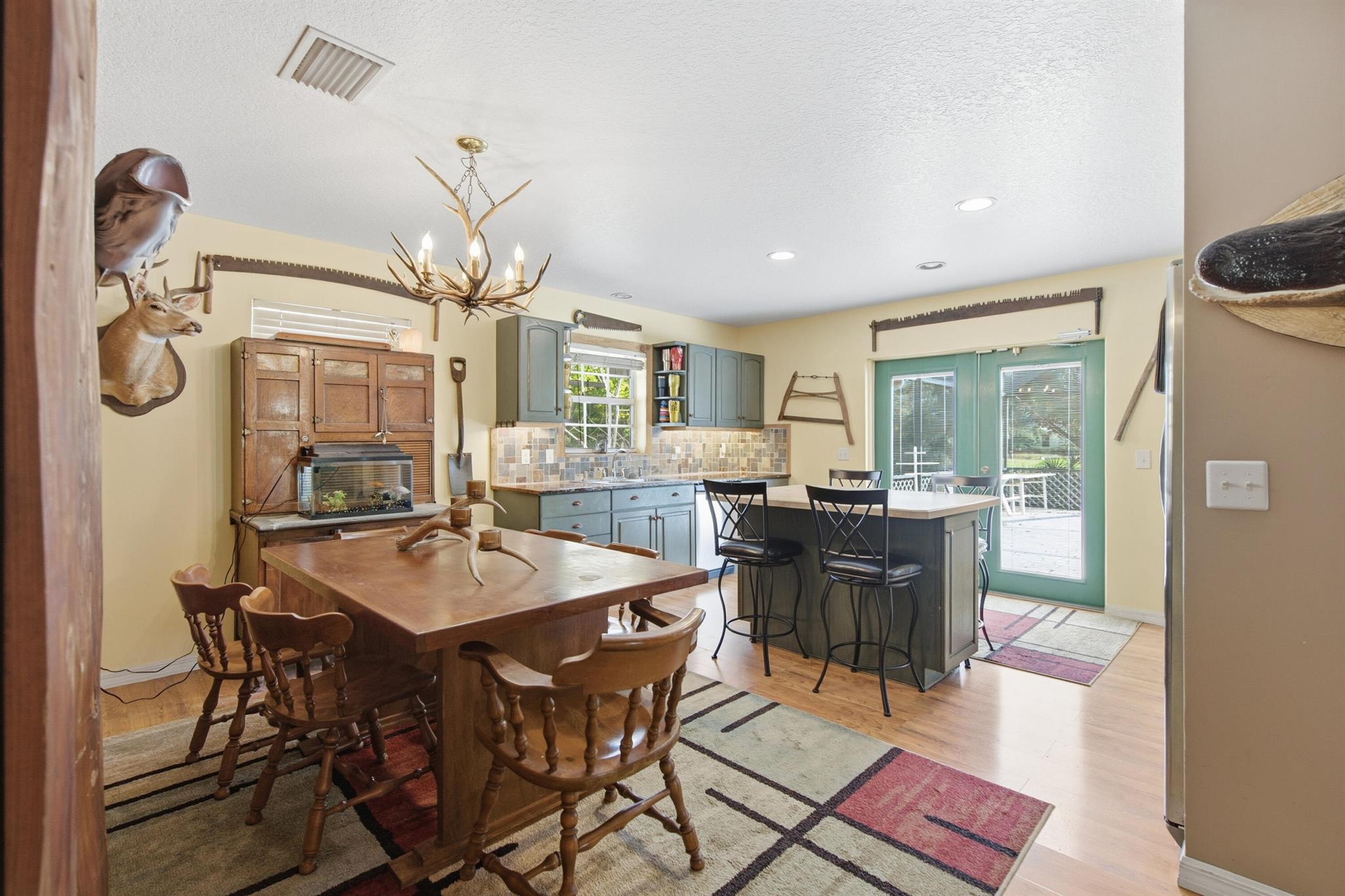 VERO LAKE ESTATES UNIT H- - Residential